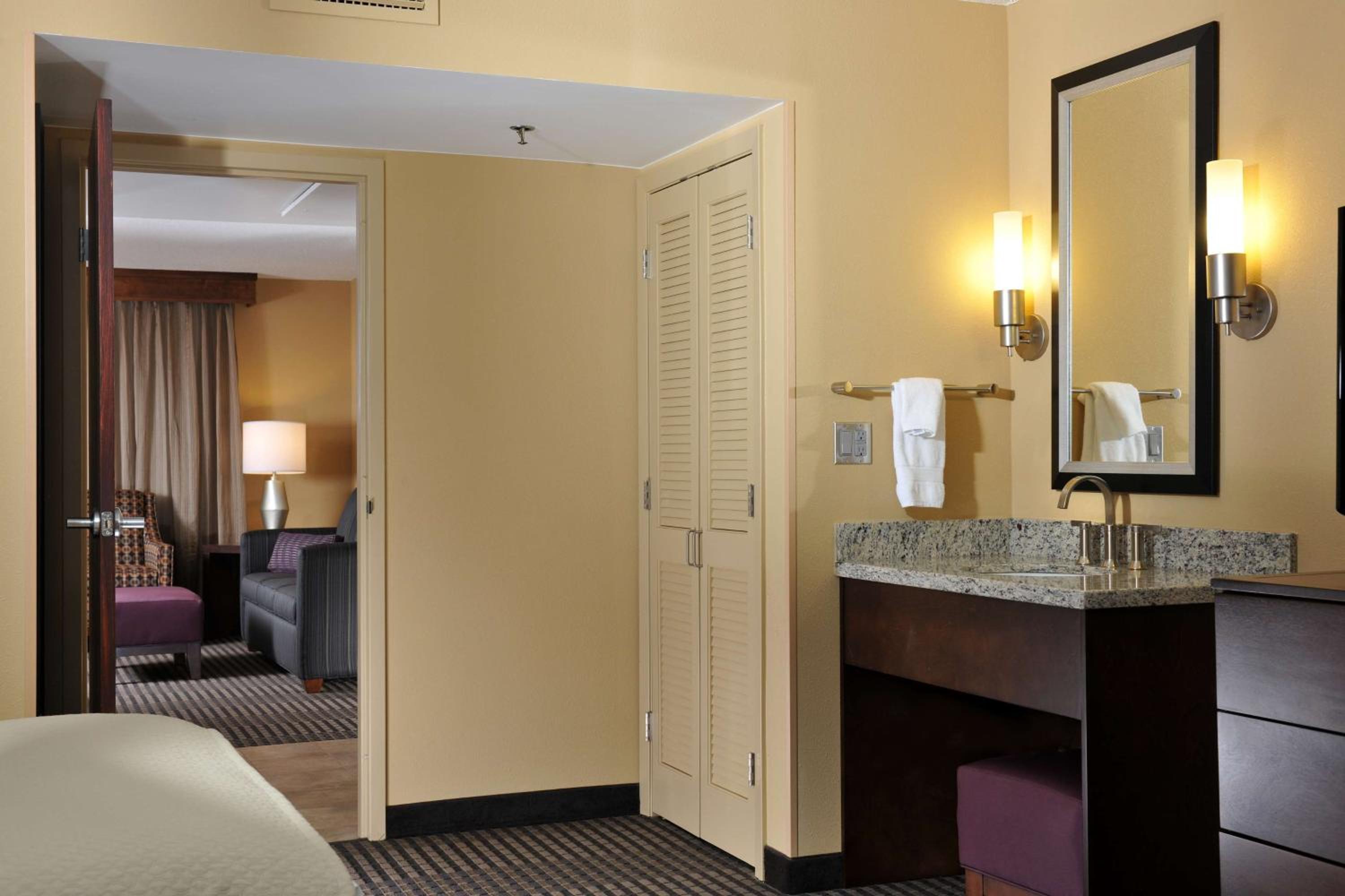 Suite with Two Double Beds - Non-Smoking - Photo 3