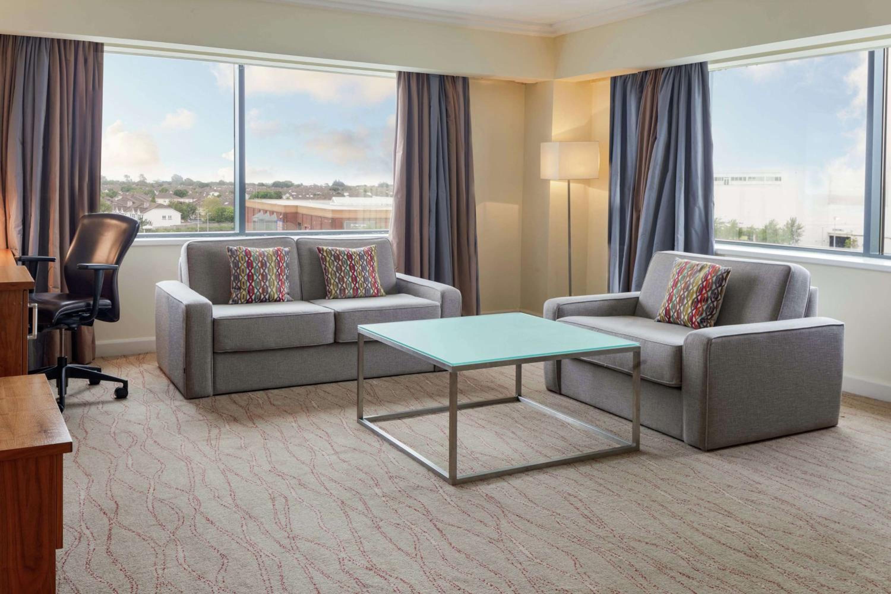 King Suite with Lounge Area - Photo 2