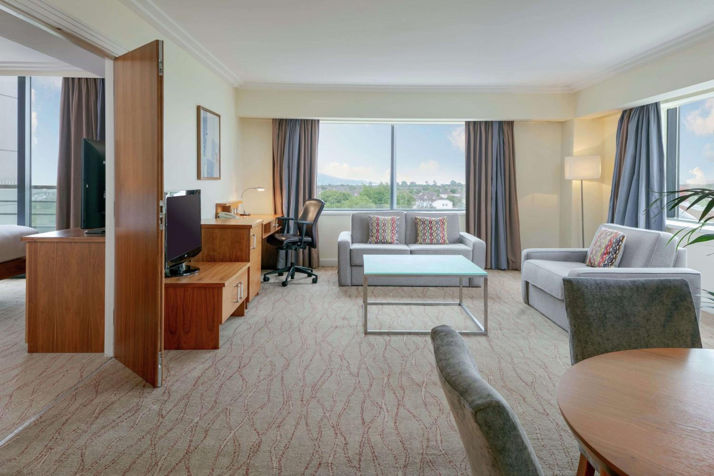 King Suite with Lounge Area - Photo 12