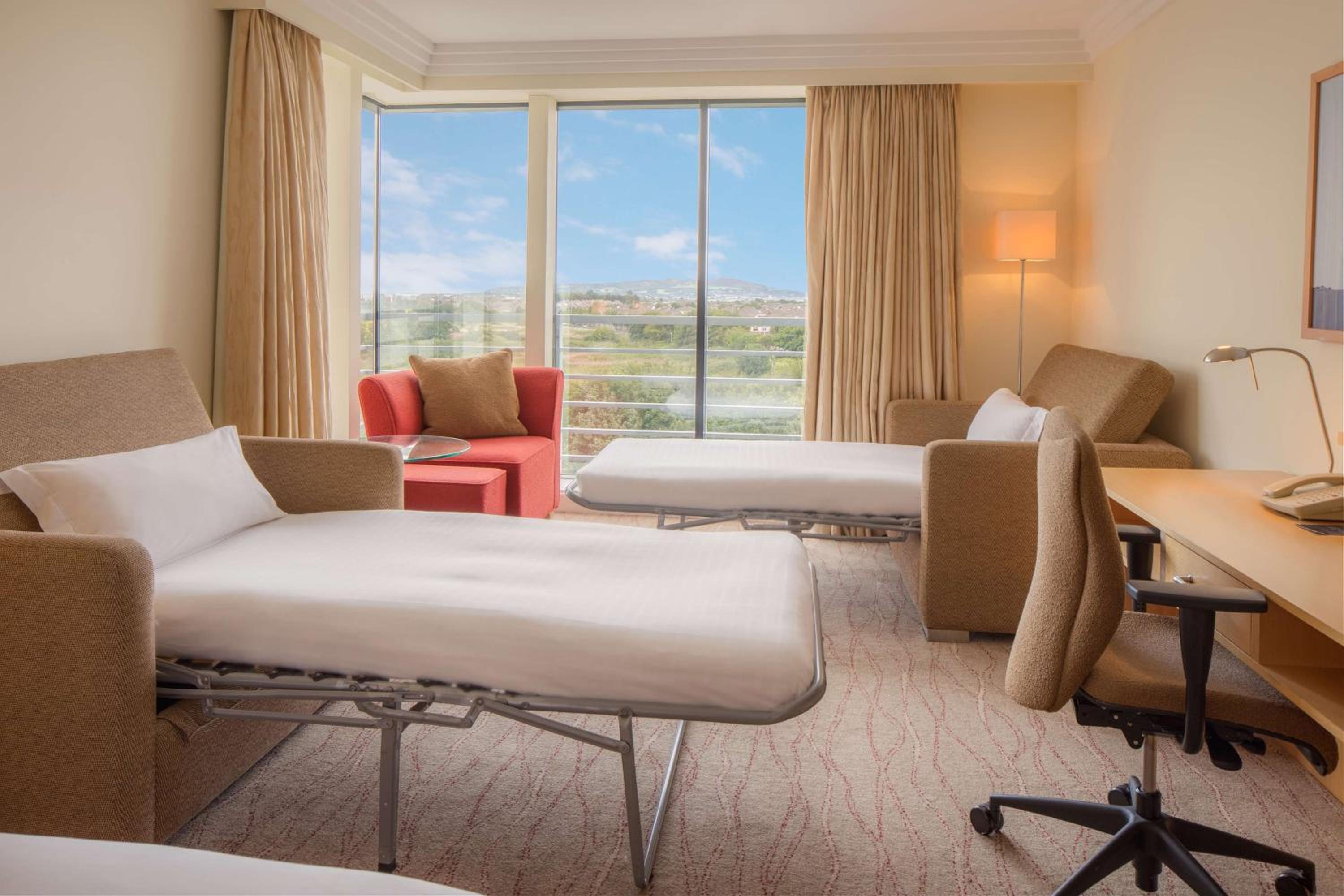 King Room with two single sofa beds - Photo 6