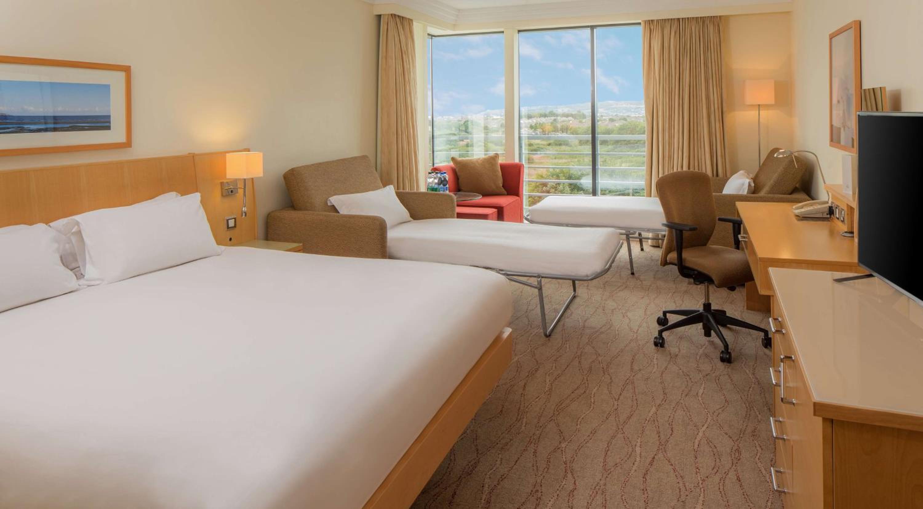King Room with two single sofa beds - Photo 10