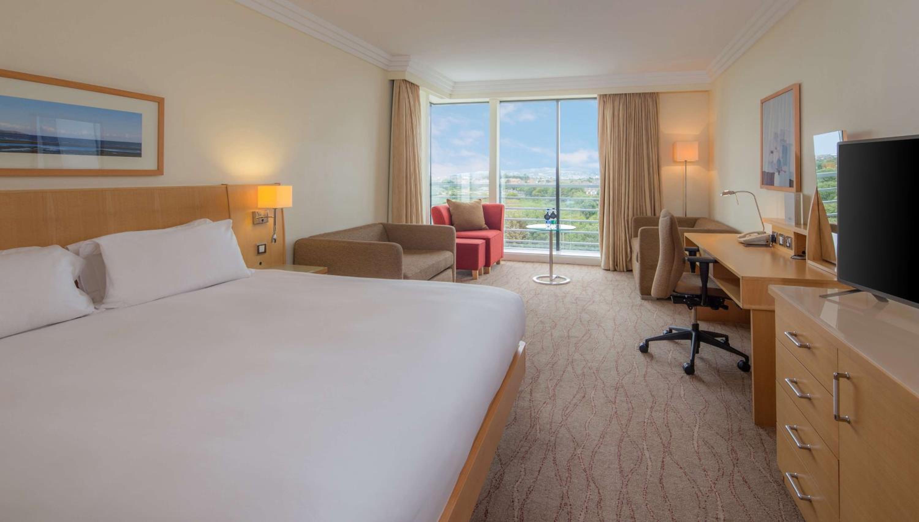 King Room with two single sofa beds - Photo 9