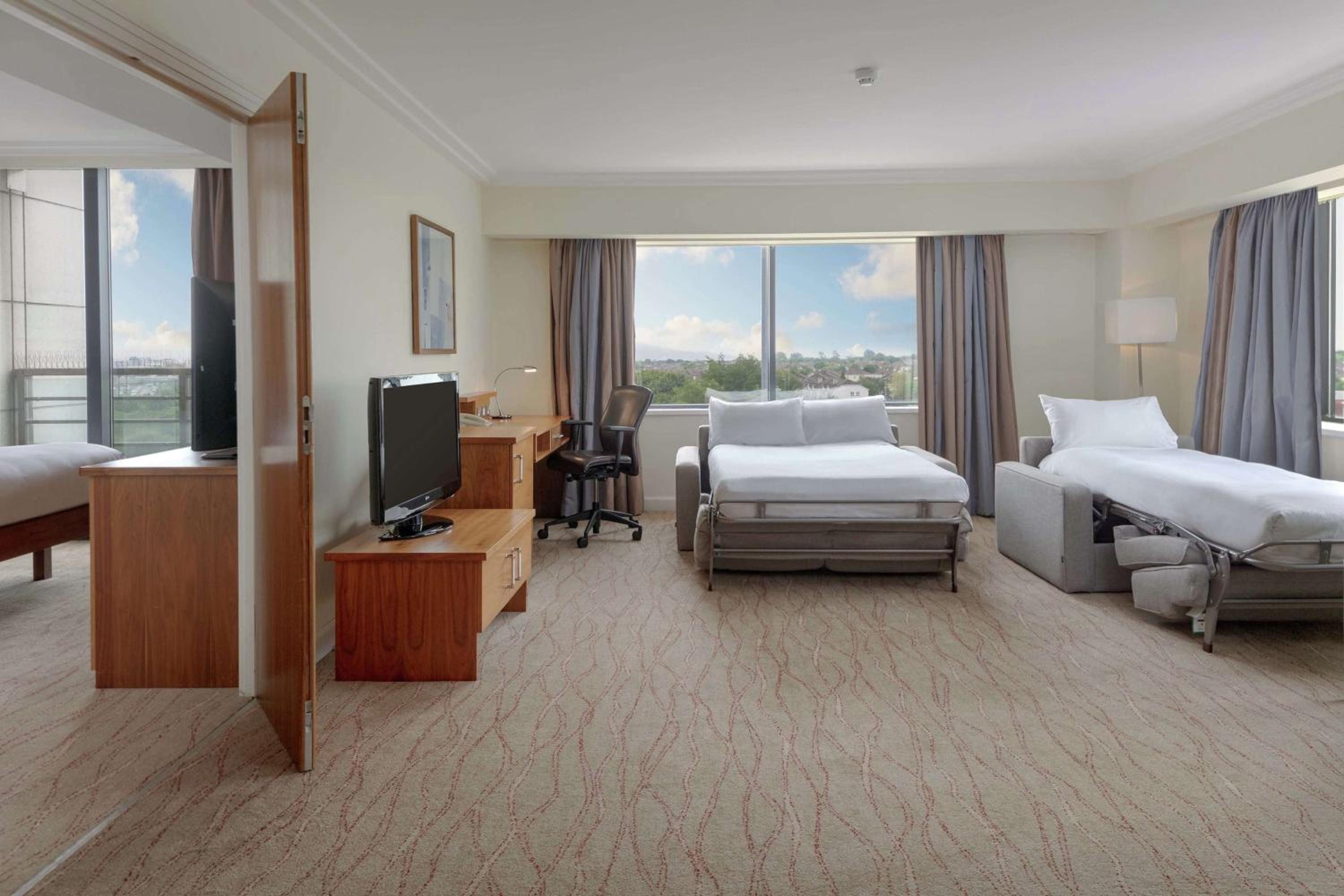 King Suite with Lounge Area - Photo 5