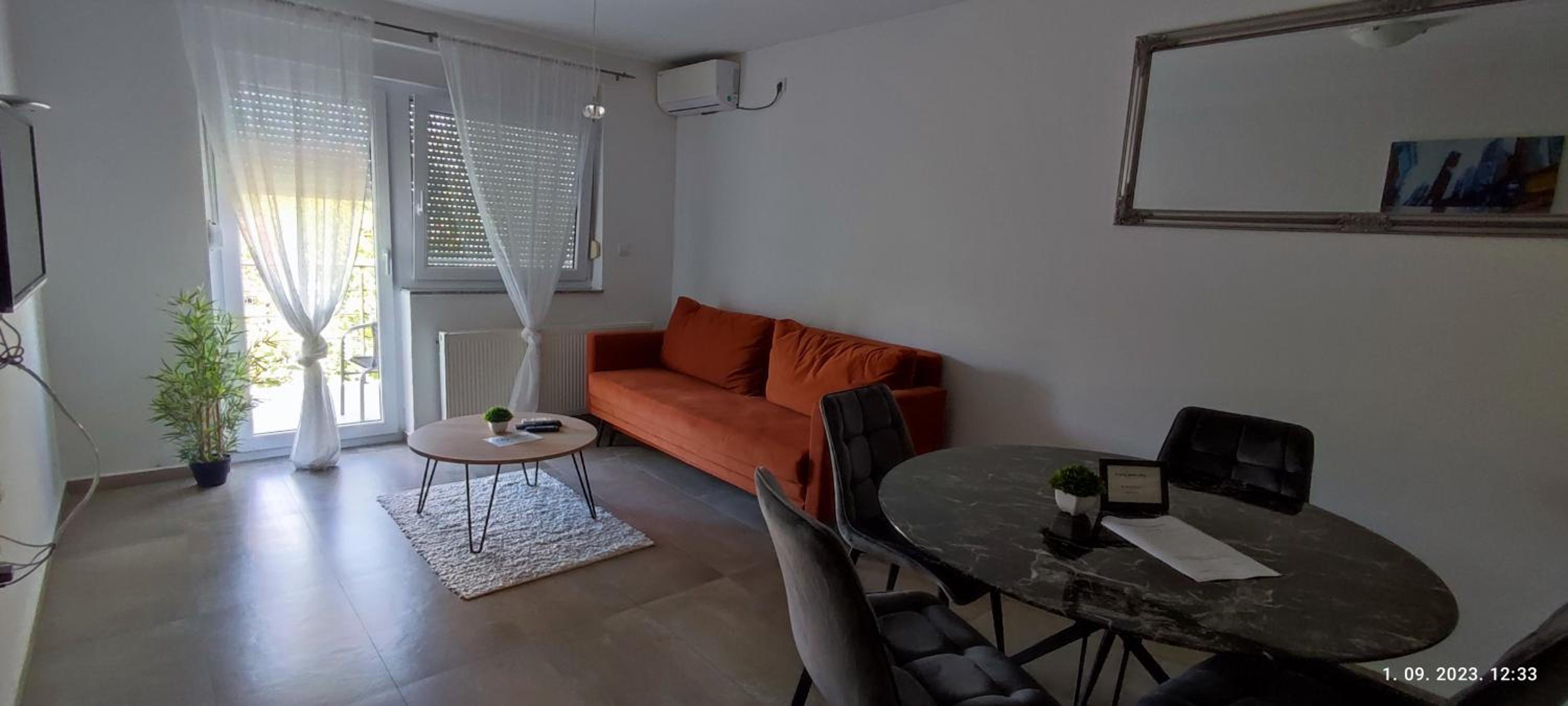 One-Bedroom Apartment photo 2