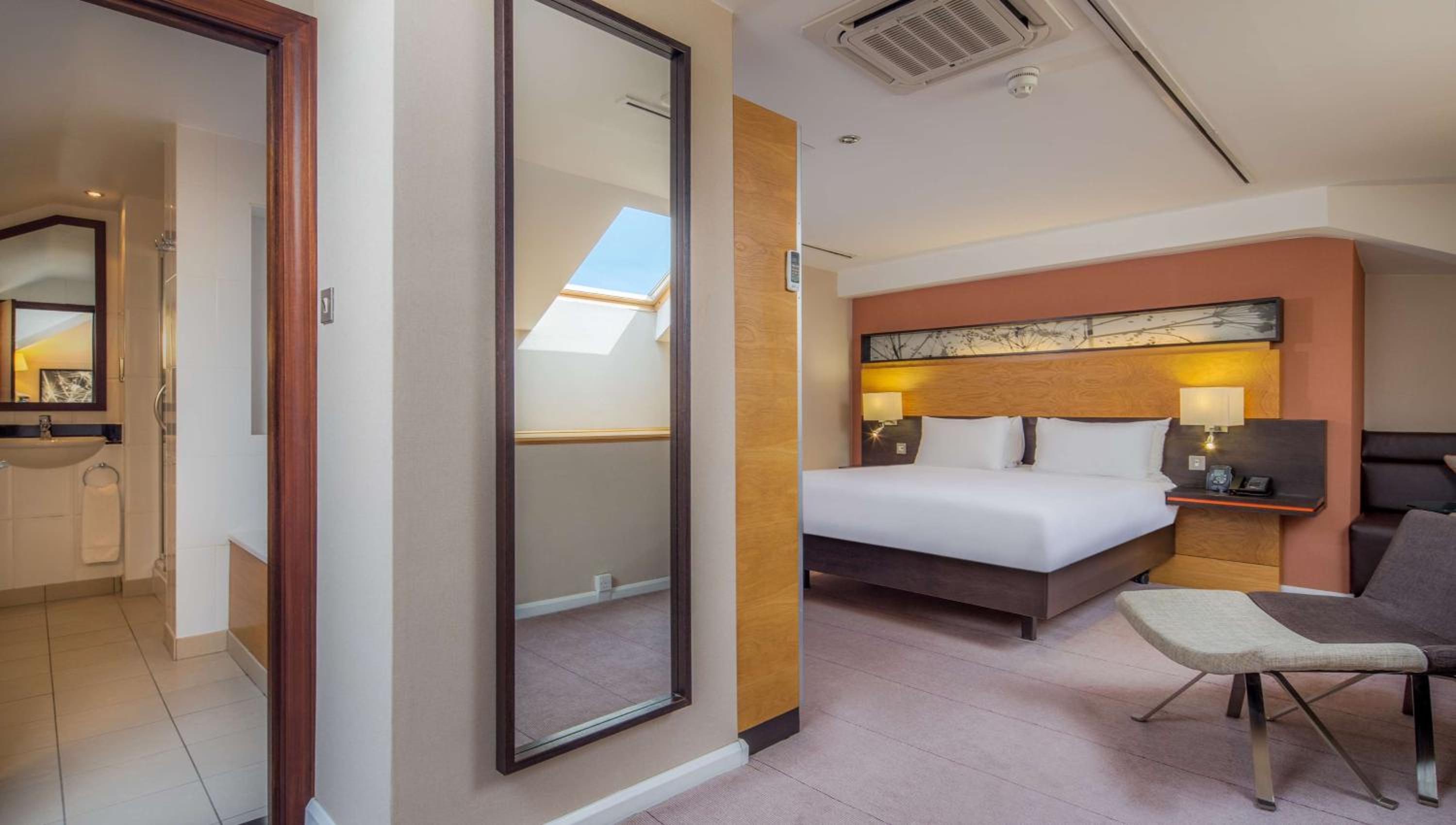 Deluxe King Room - Photo 2