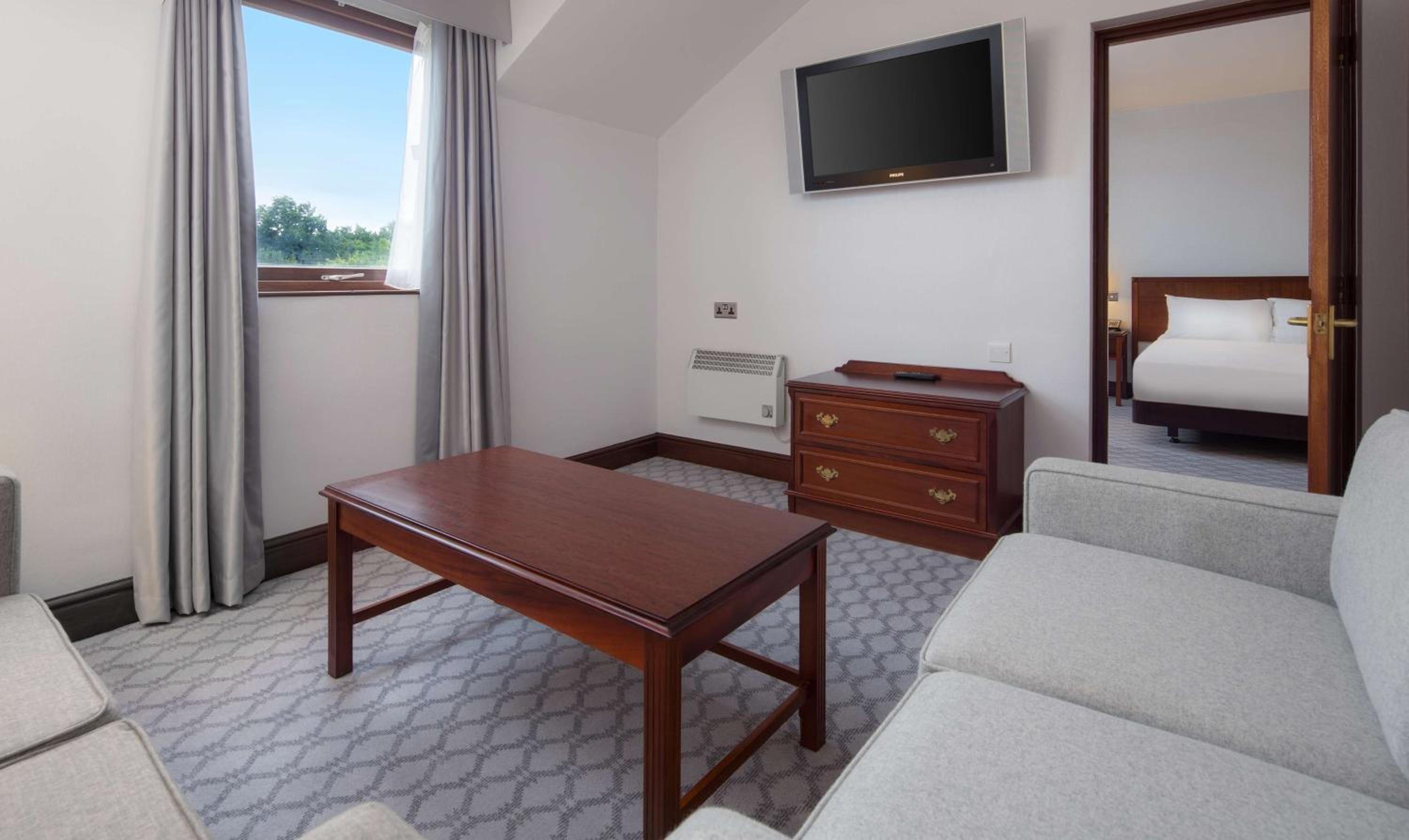 One-Bedroom Suite with Double Bed - Photo 3