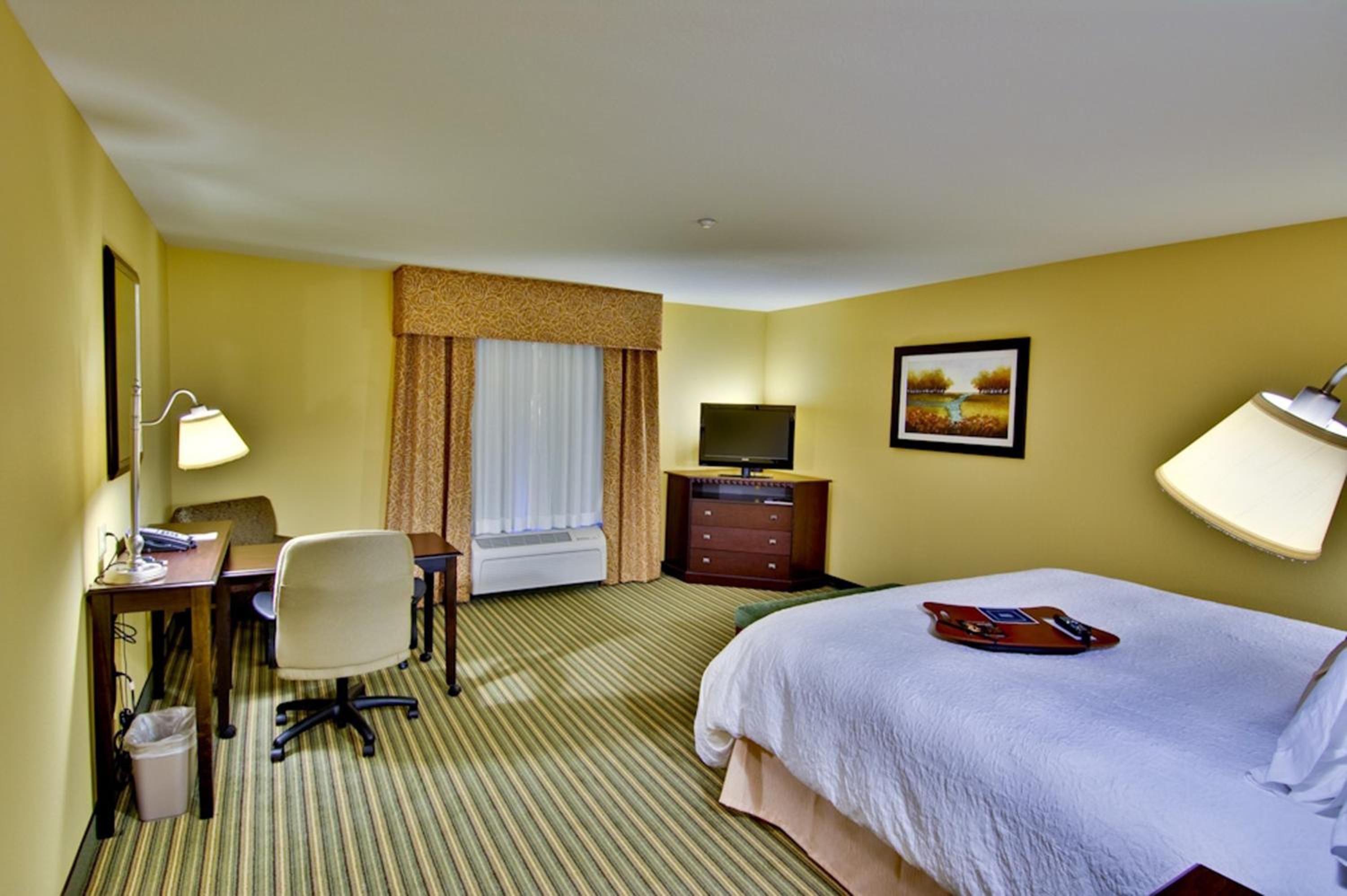 King Room - Non-Smoking - Photo 4