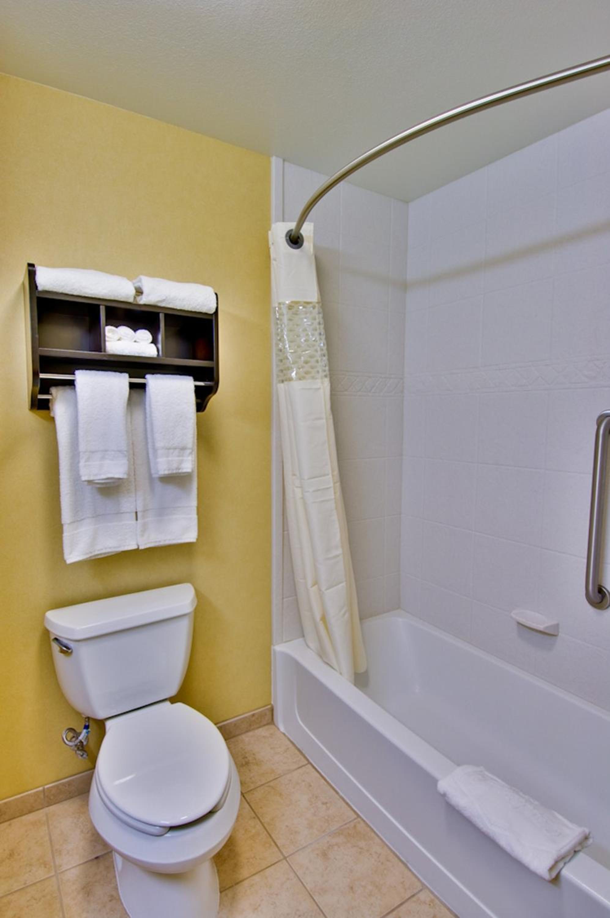 Queen Room with Two Queen Beds - Mobility Access/Non-Smoking - Photo 4