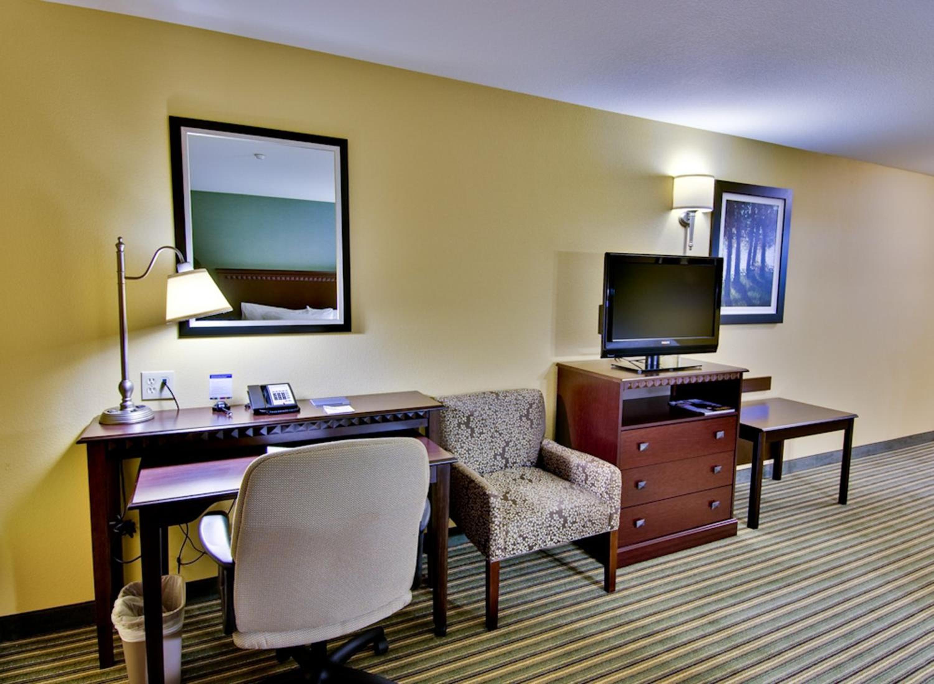 Queen Room with Two Queen Beds - Mobility Access/Non-Smoking - Photo 1