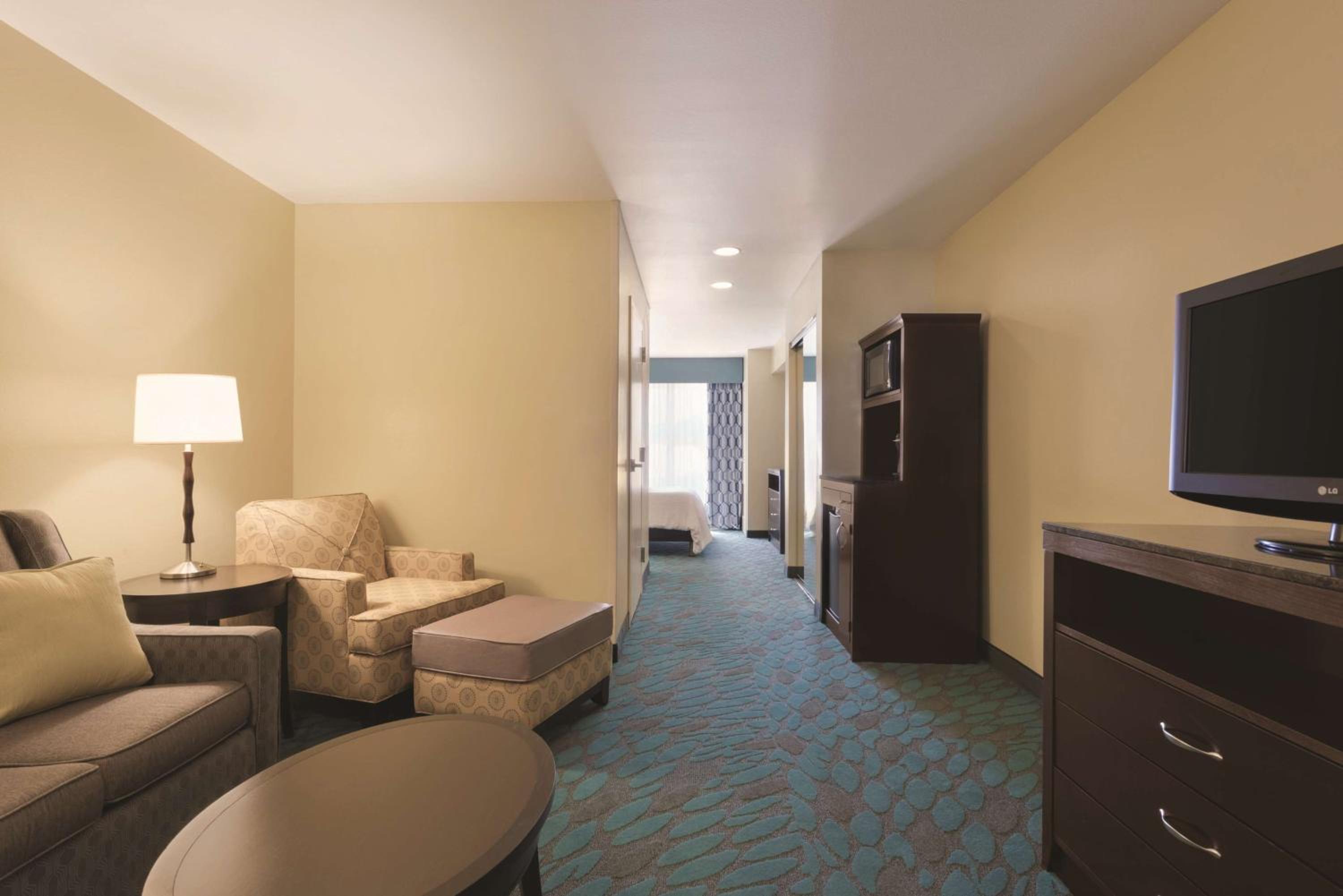 King Studio Suite with Sofa Bed - Photo 4