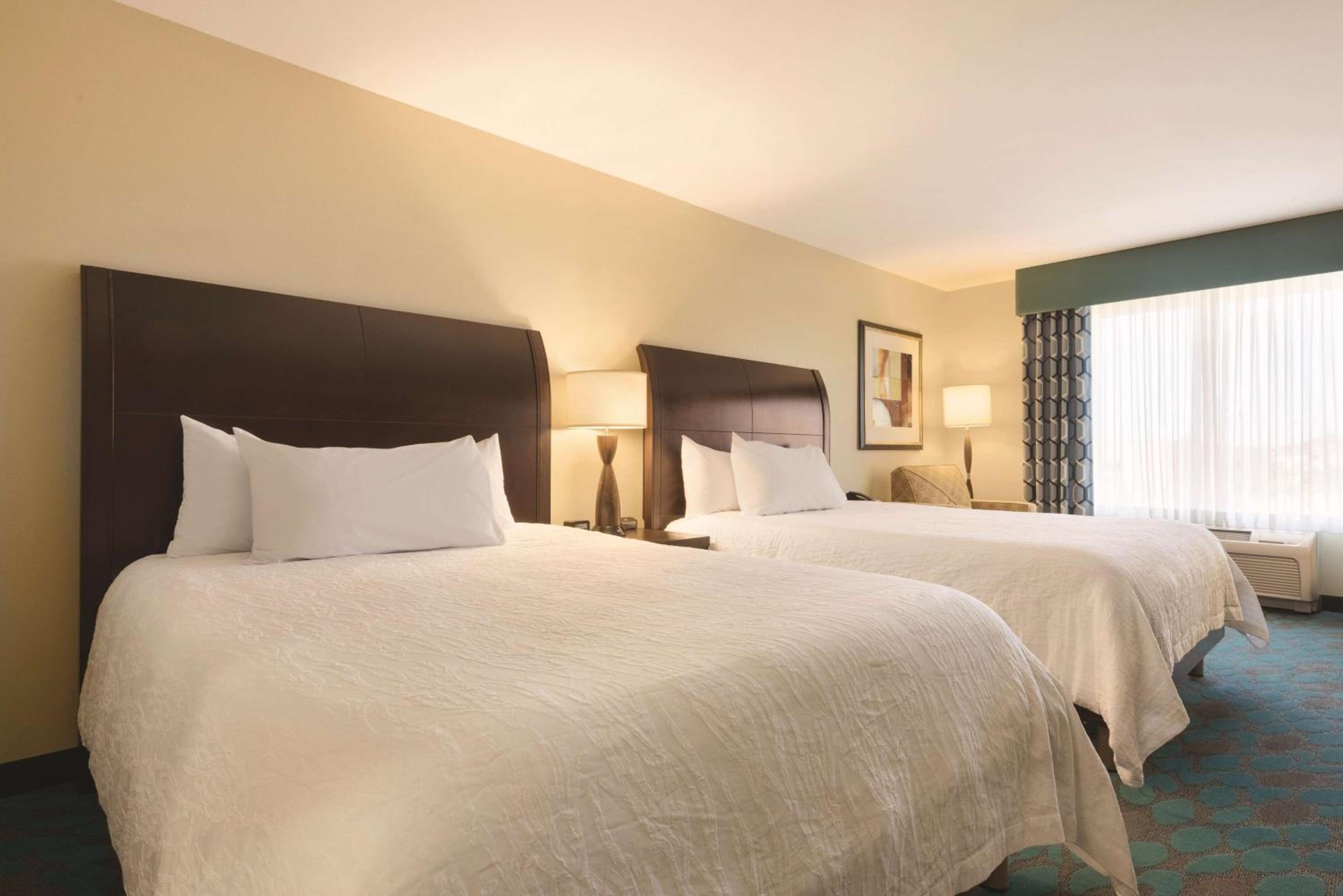 Queen Room with Two Queen Beds - Photo 3