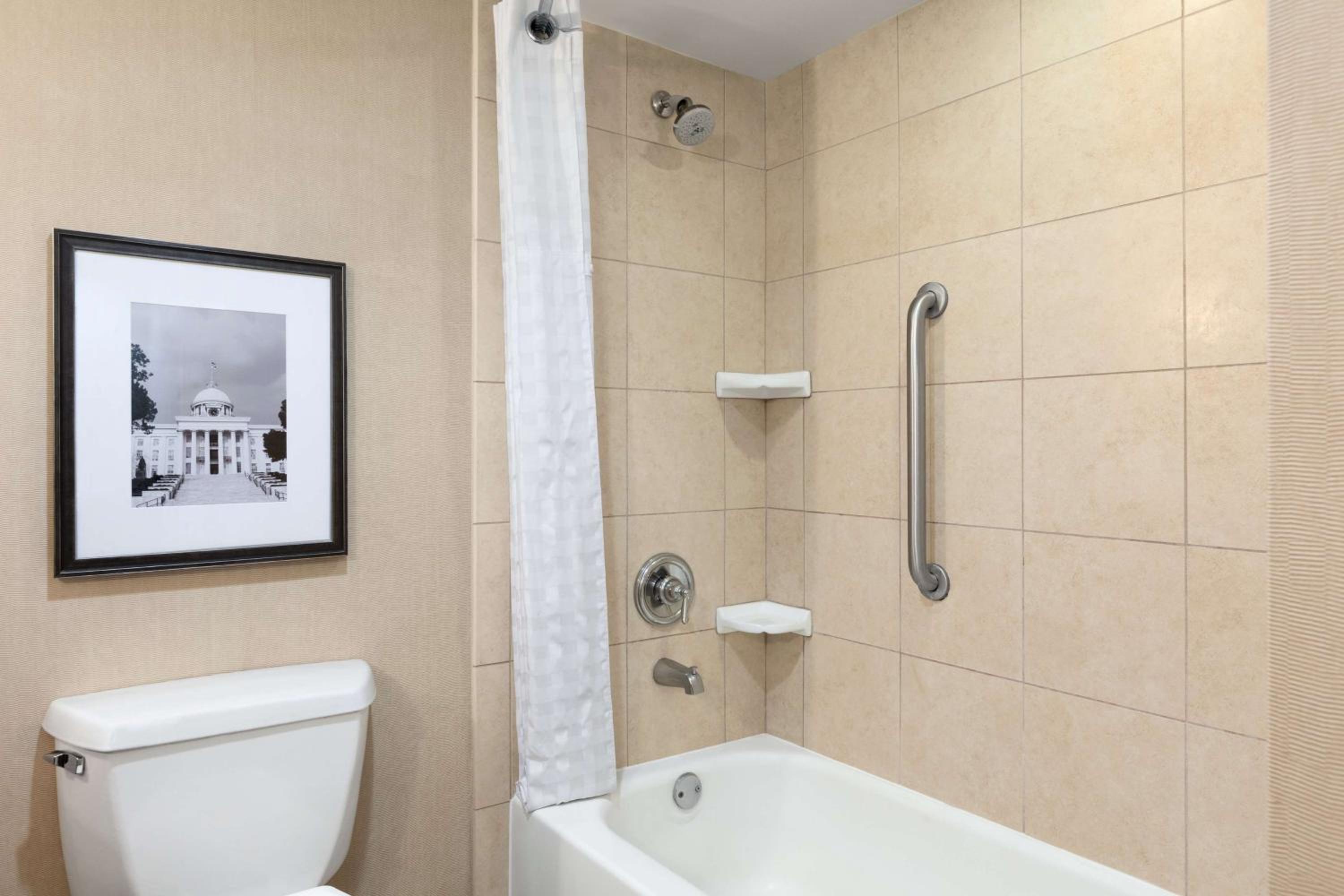 King Corner Suite with City View - Non-Smoking