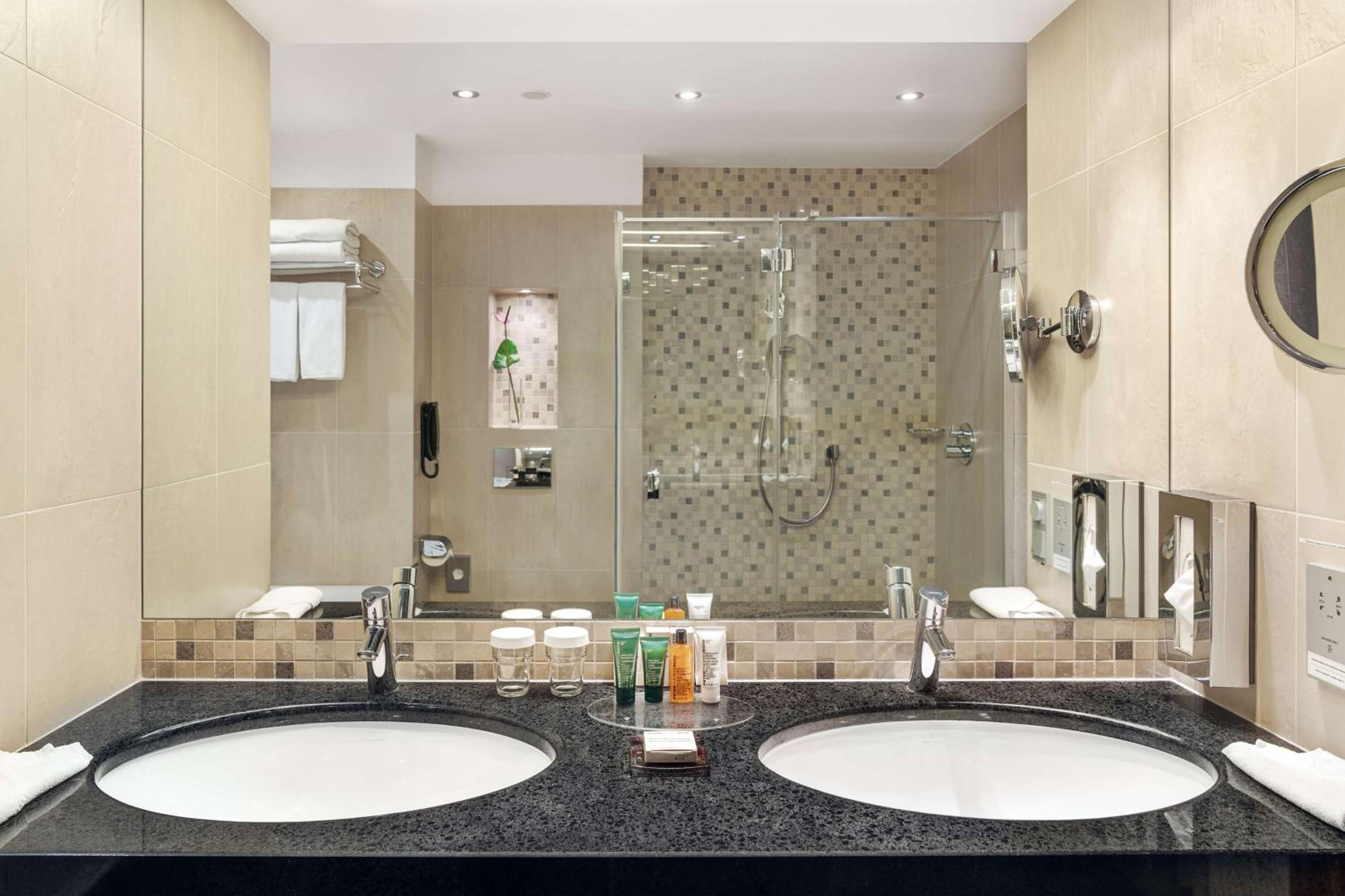 King Suite with River View  - Photo 8