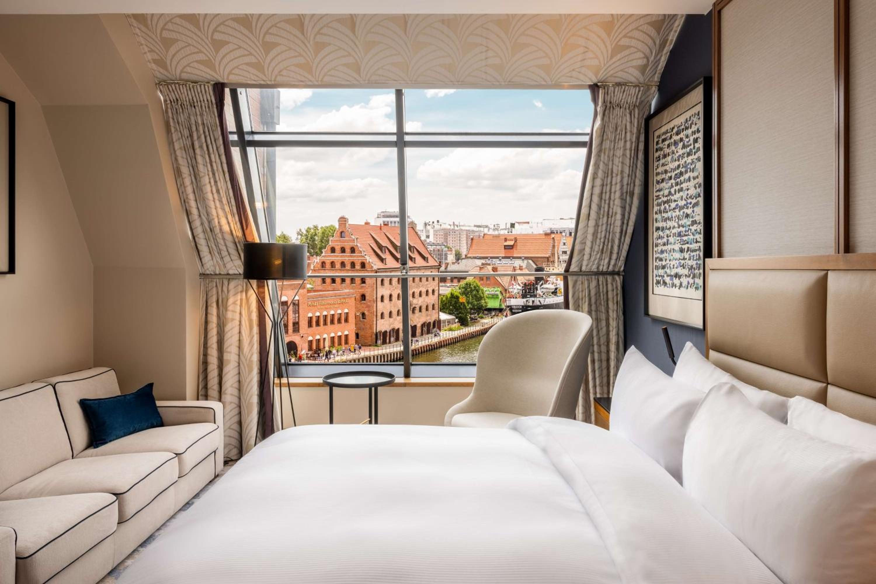 Deluxe King Room with River View - Photo 1