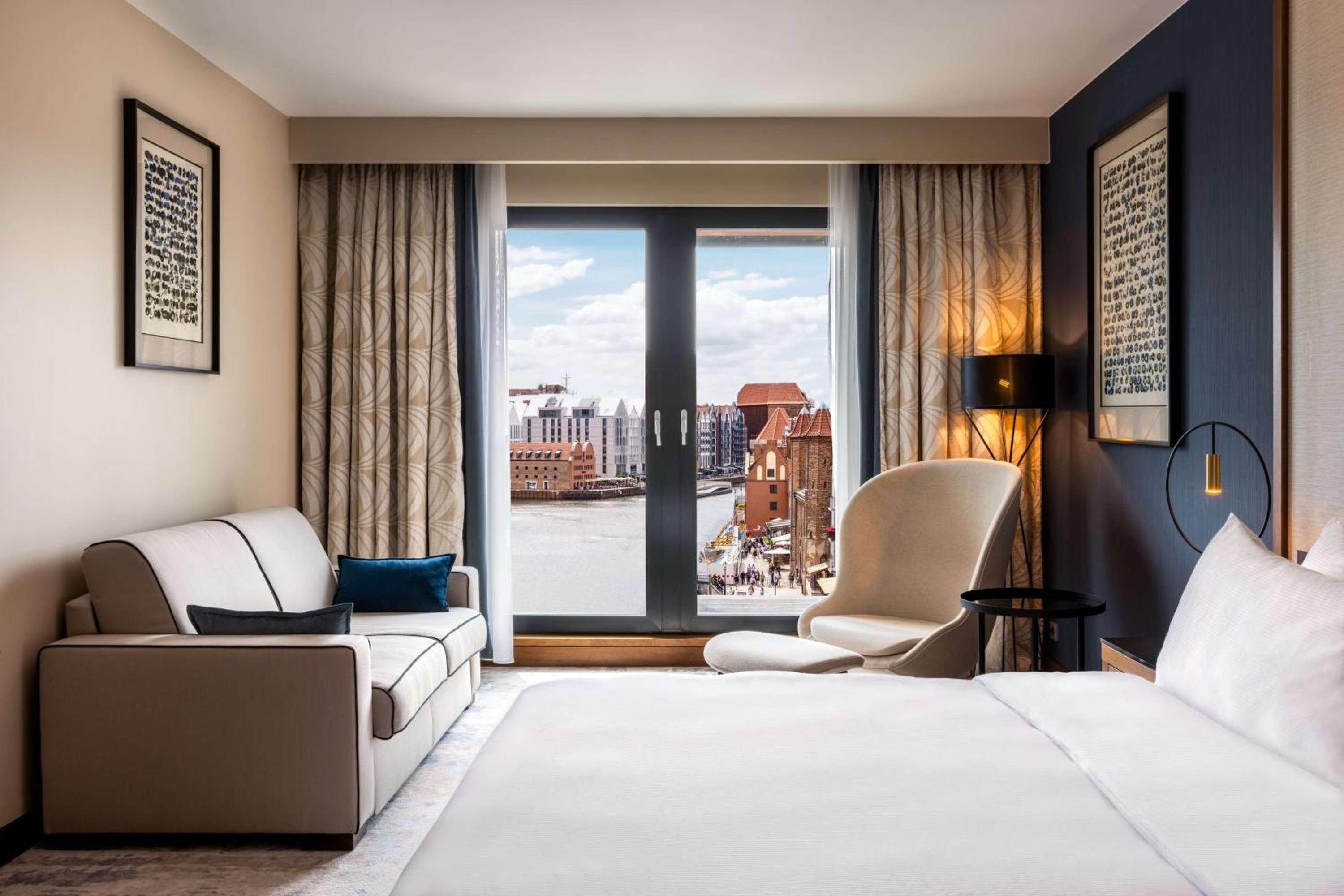 Deluxe King Room with River View - Photo 5
