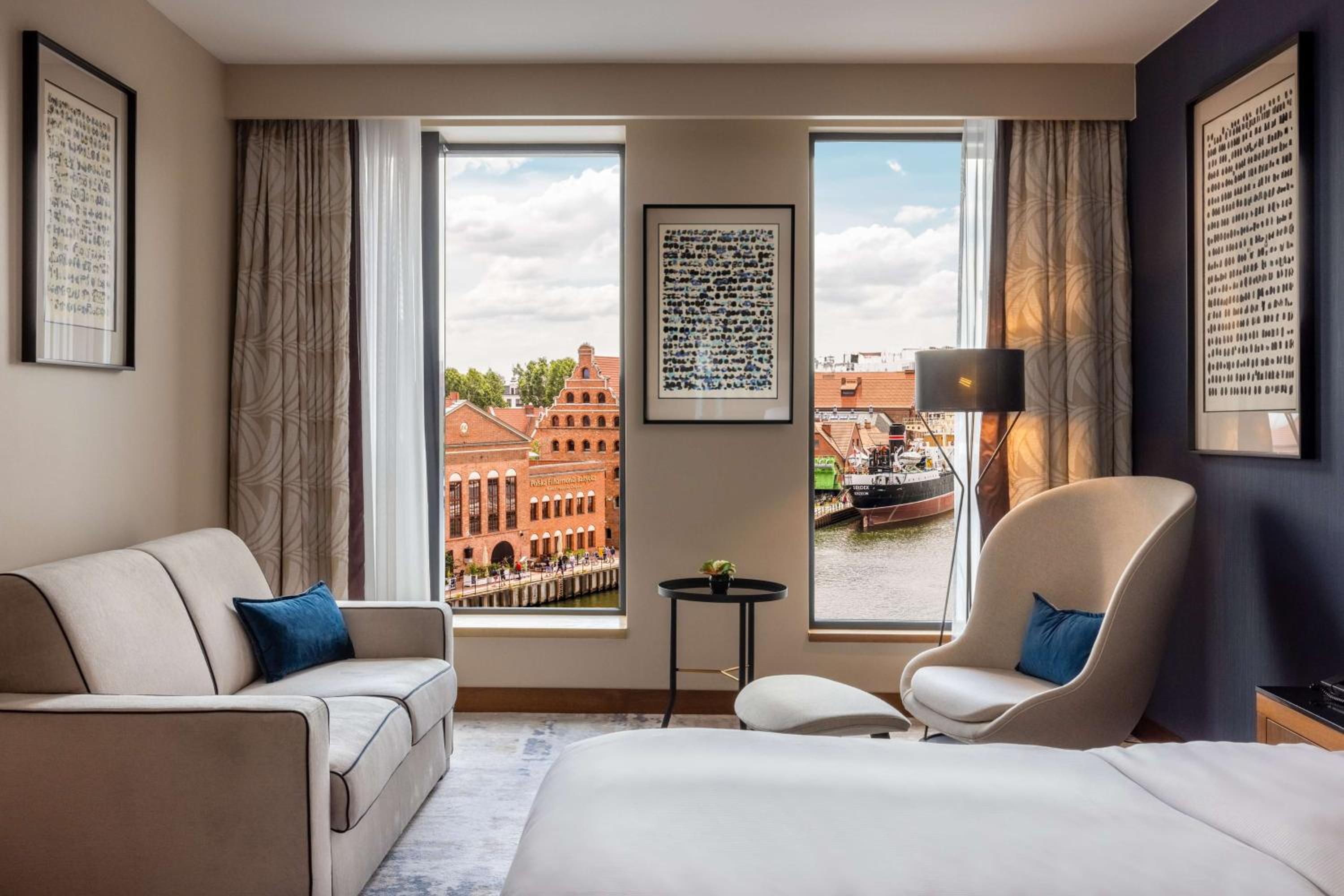 Deluxe King Room with River View - Photo 3