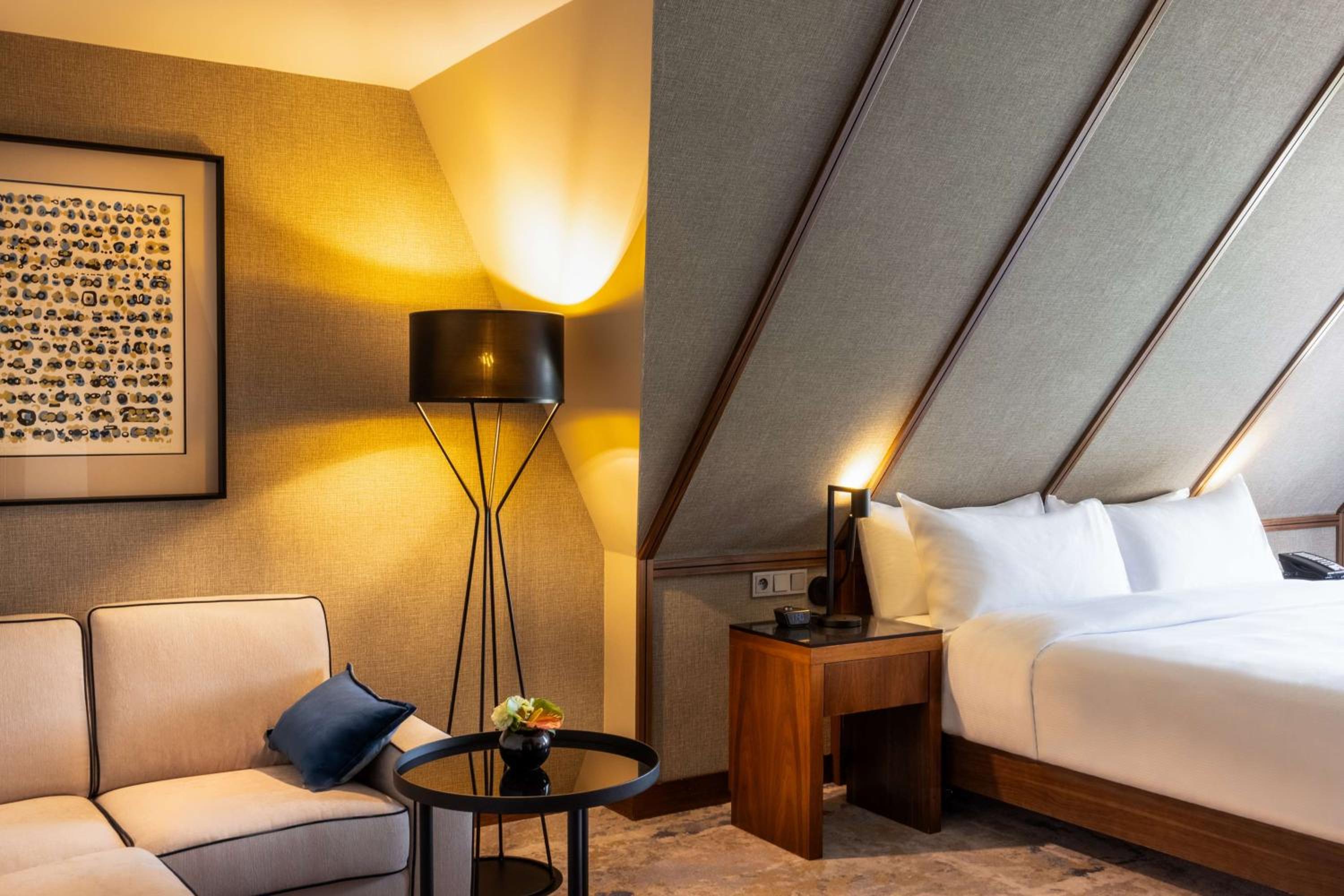 Superior King Room with Park/City View - Photo 1