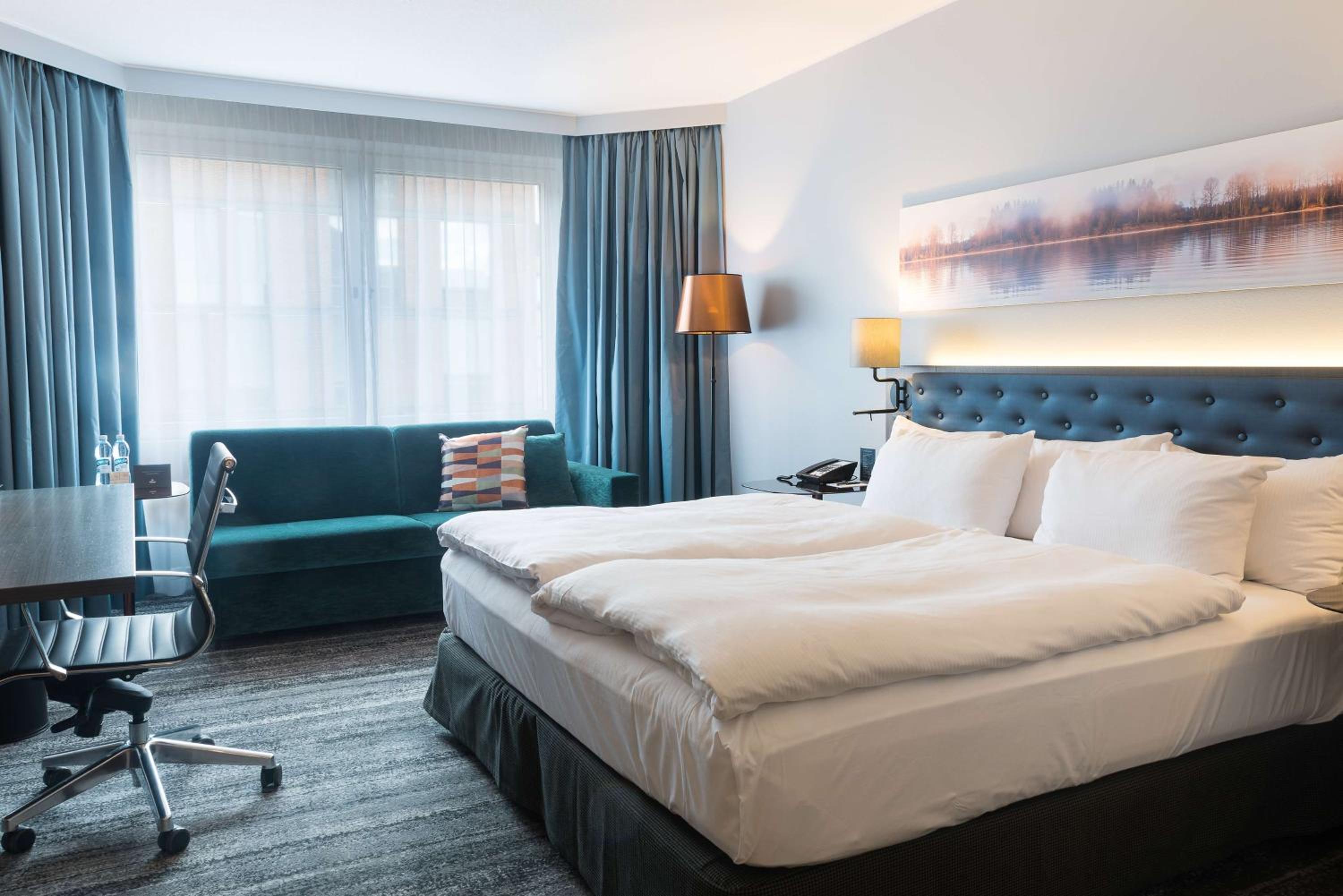 Executive King Room with Sofa Bed - Photo 2