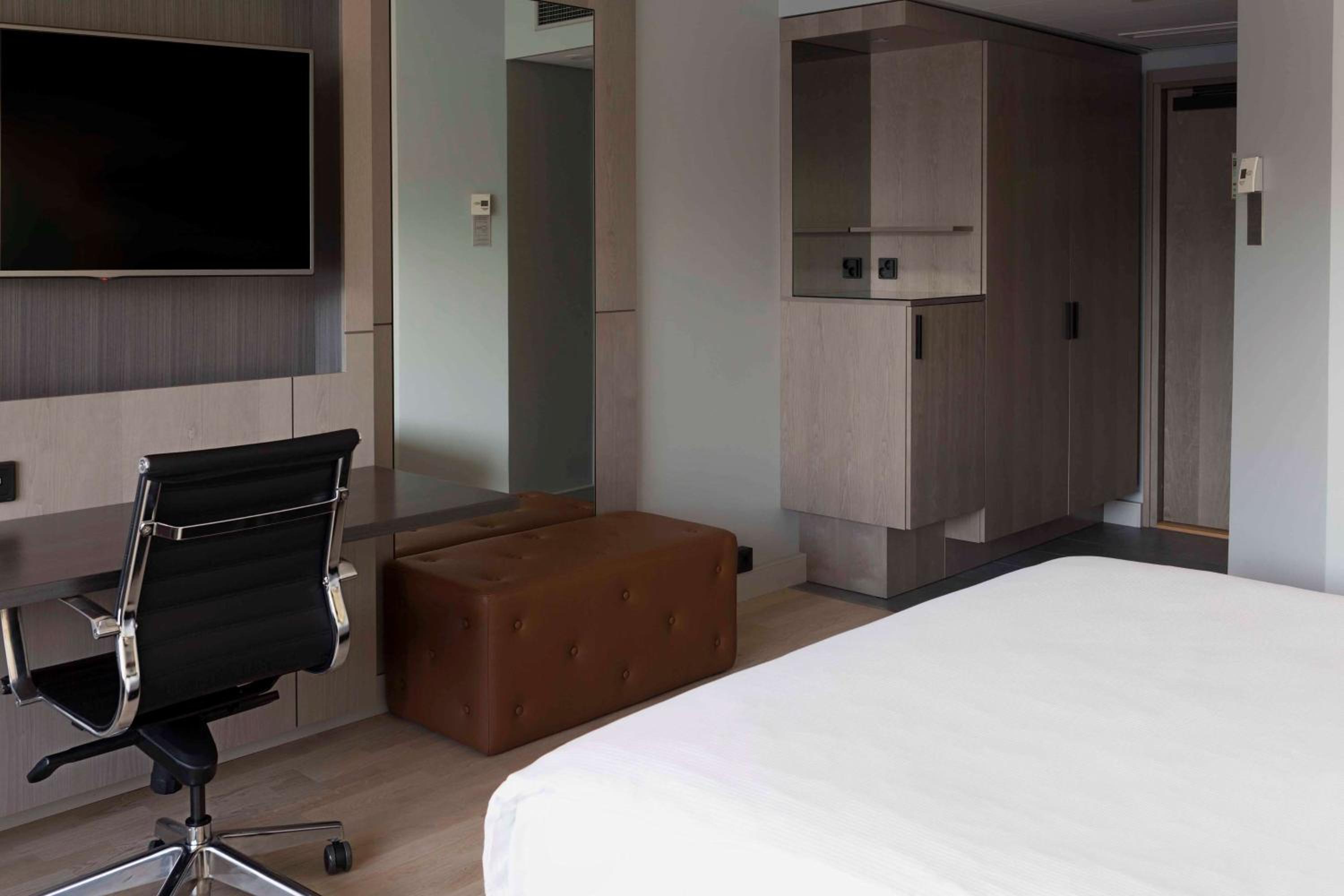 King Guest Room - Photo 2