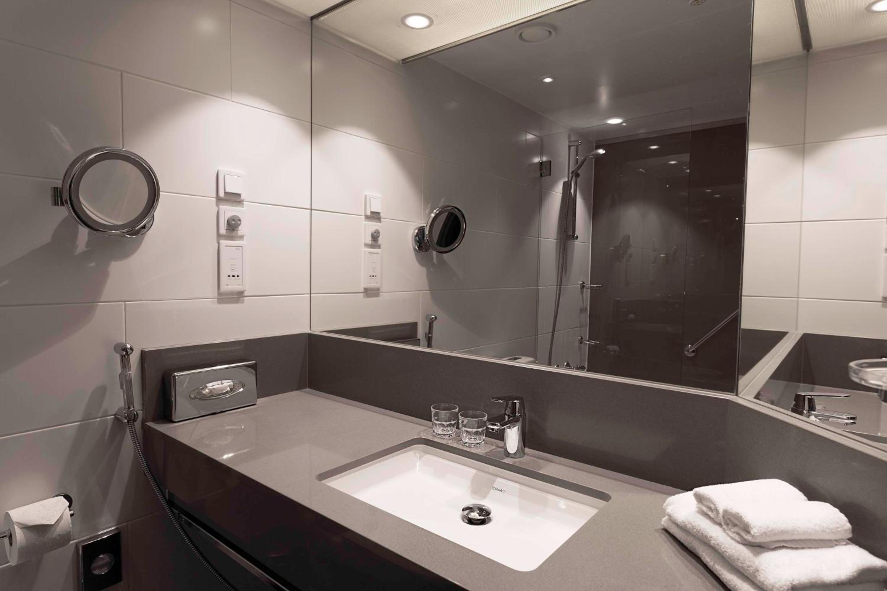 Twin Room - Photo 3