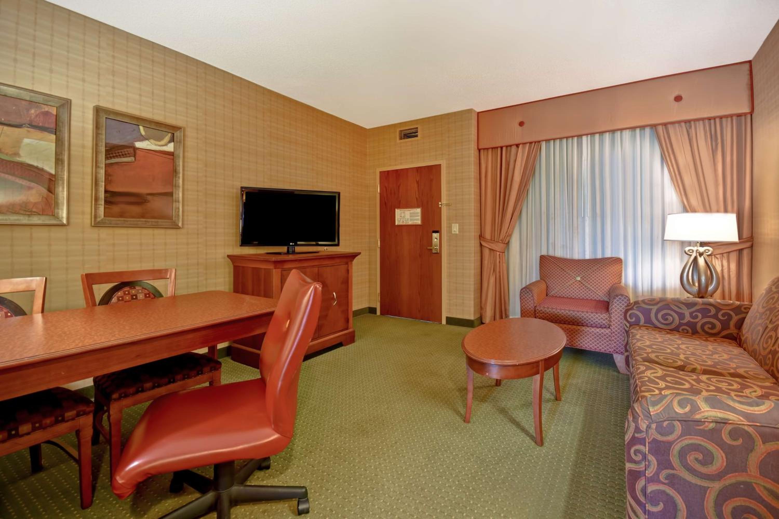 One-Bedroom King Suite - Photo 8