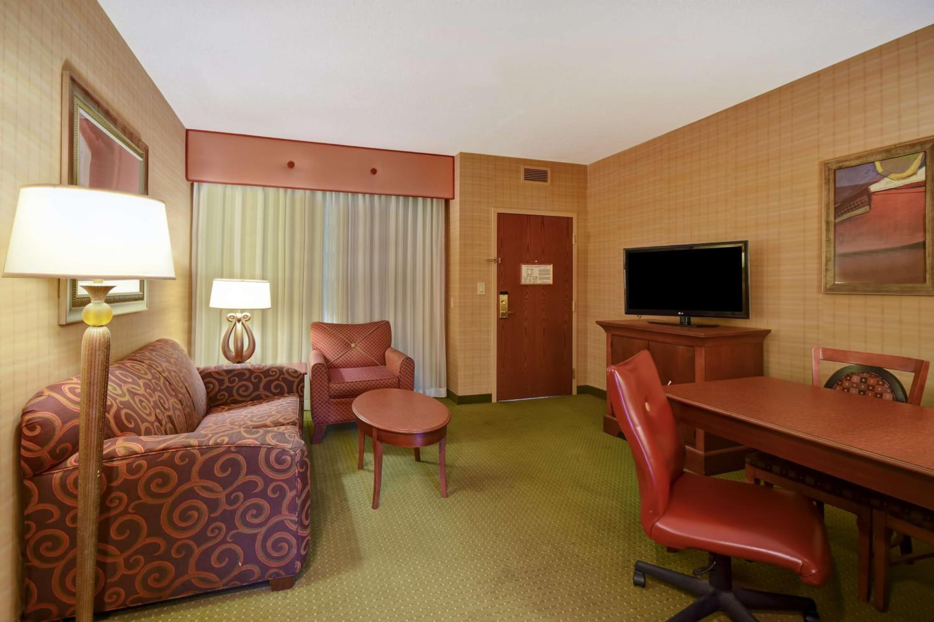 One-Bedroom King Suite - Photo 9