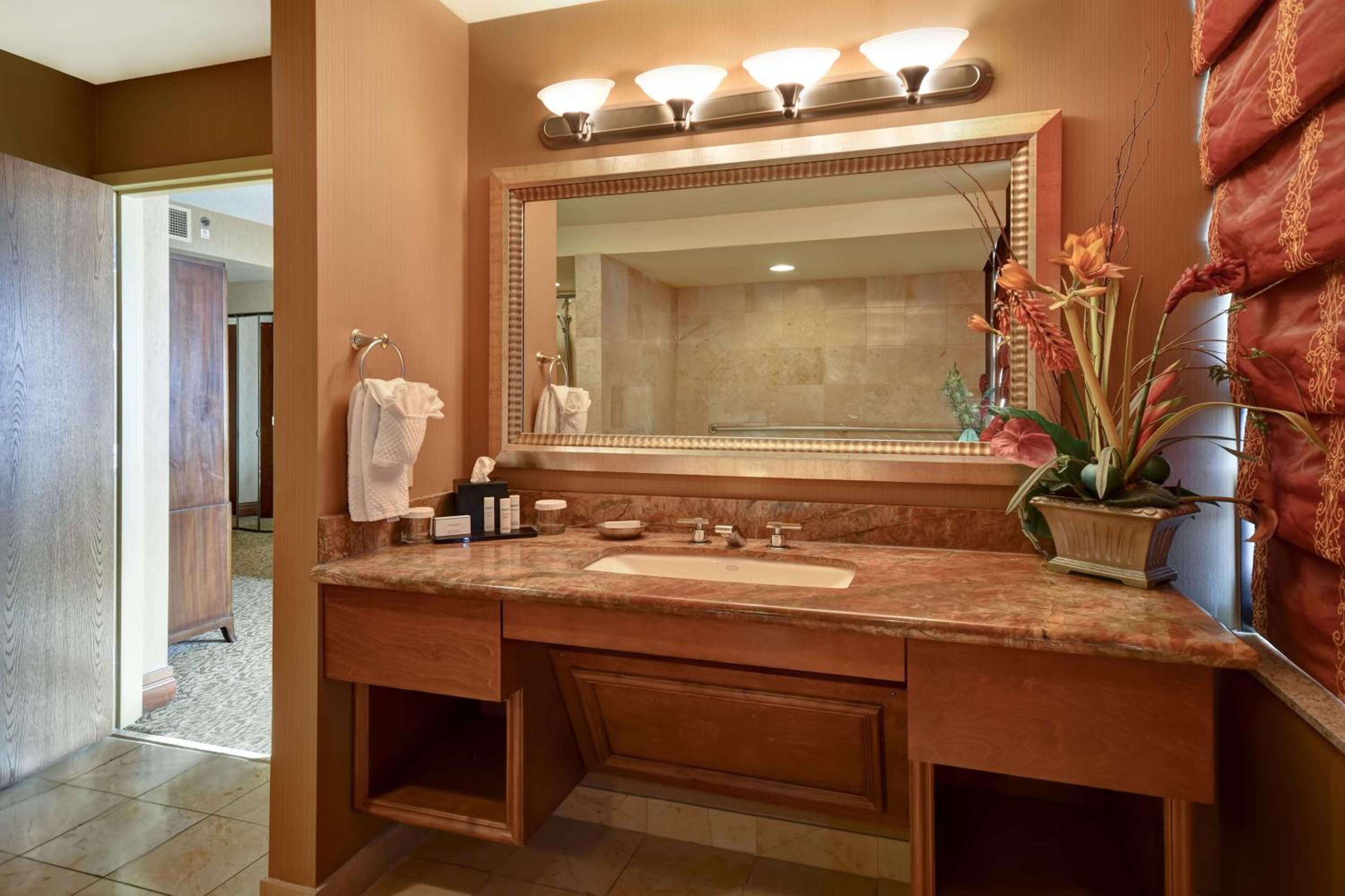 Corner Suite with Two Queen Beds - Photo 3