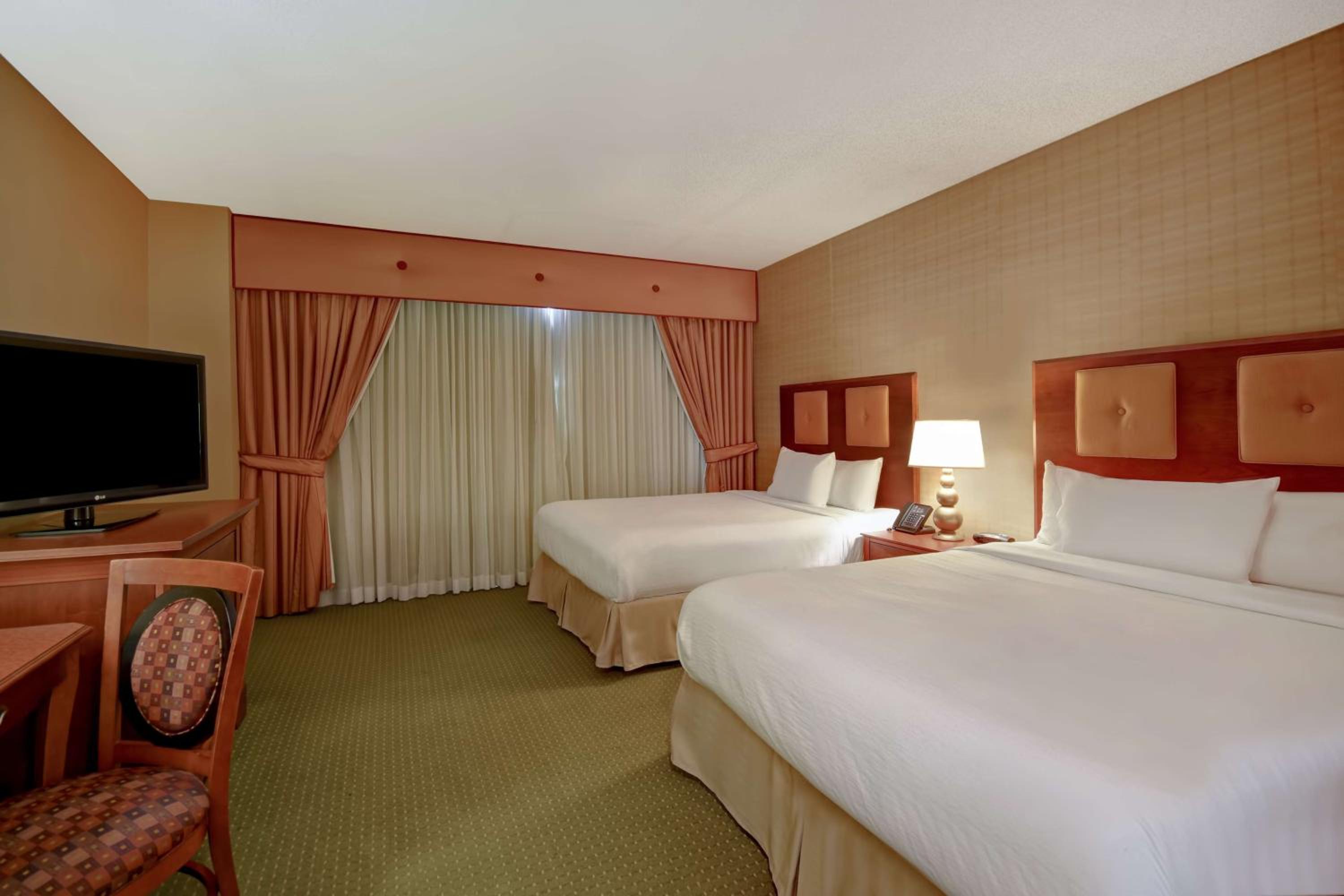 Corner Suite with Two Queen Beds - Photo 9