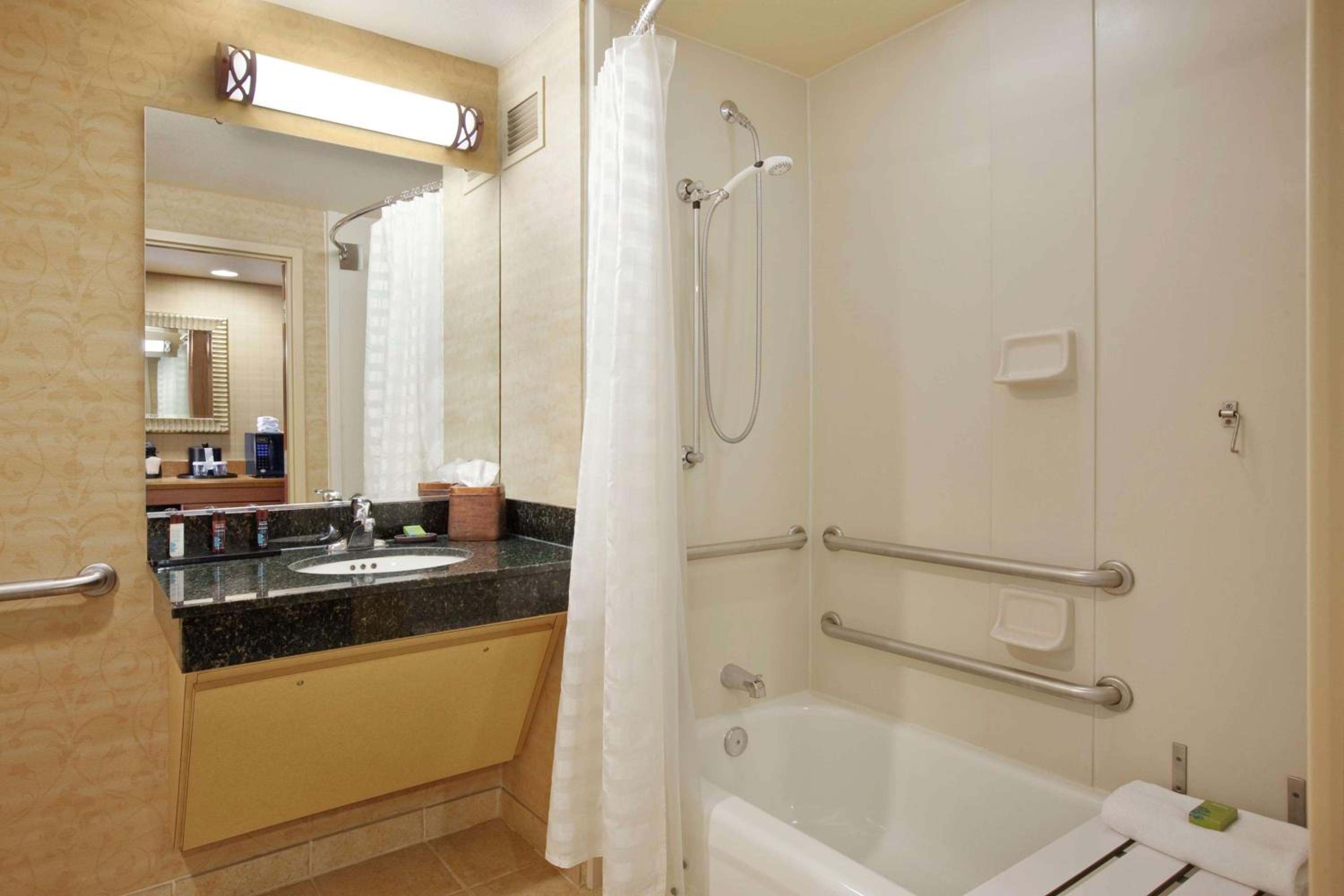King Suite with Bath Tub - Mobility and Hearing Access - Photo 2