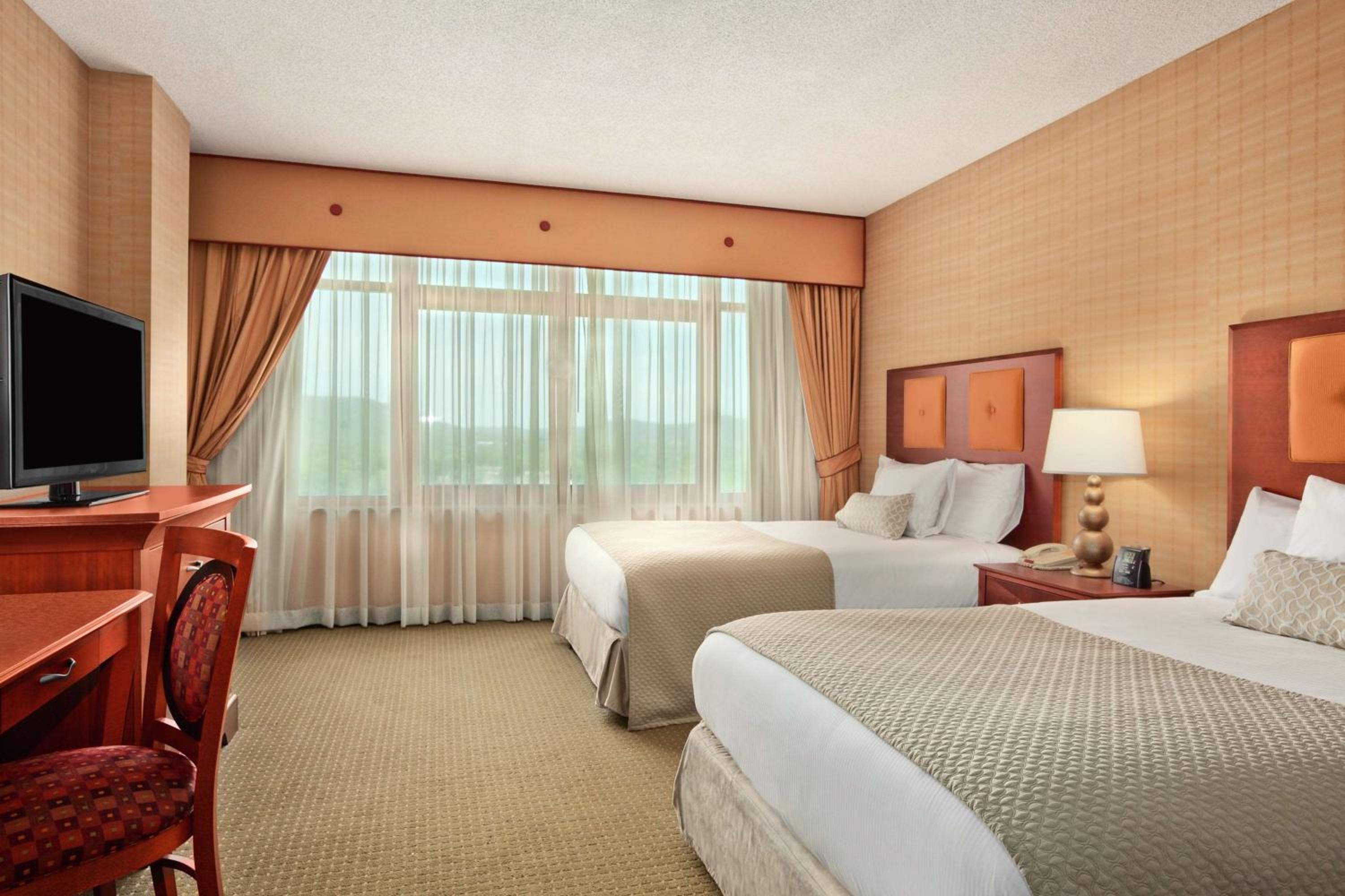Corner Suite with Two Queen Beds - Photo 8