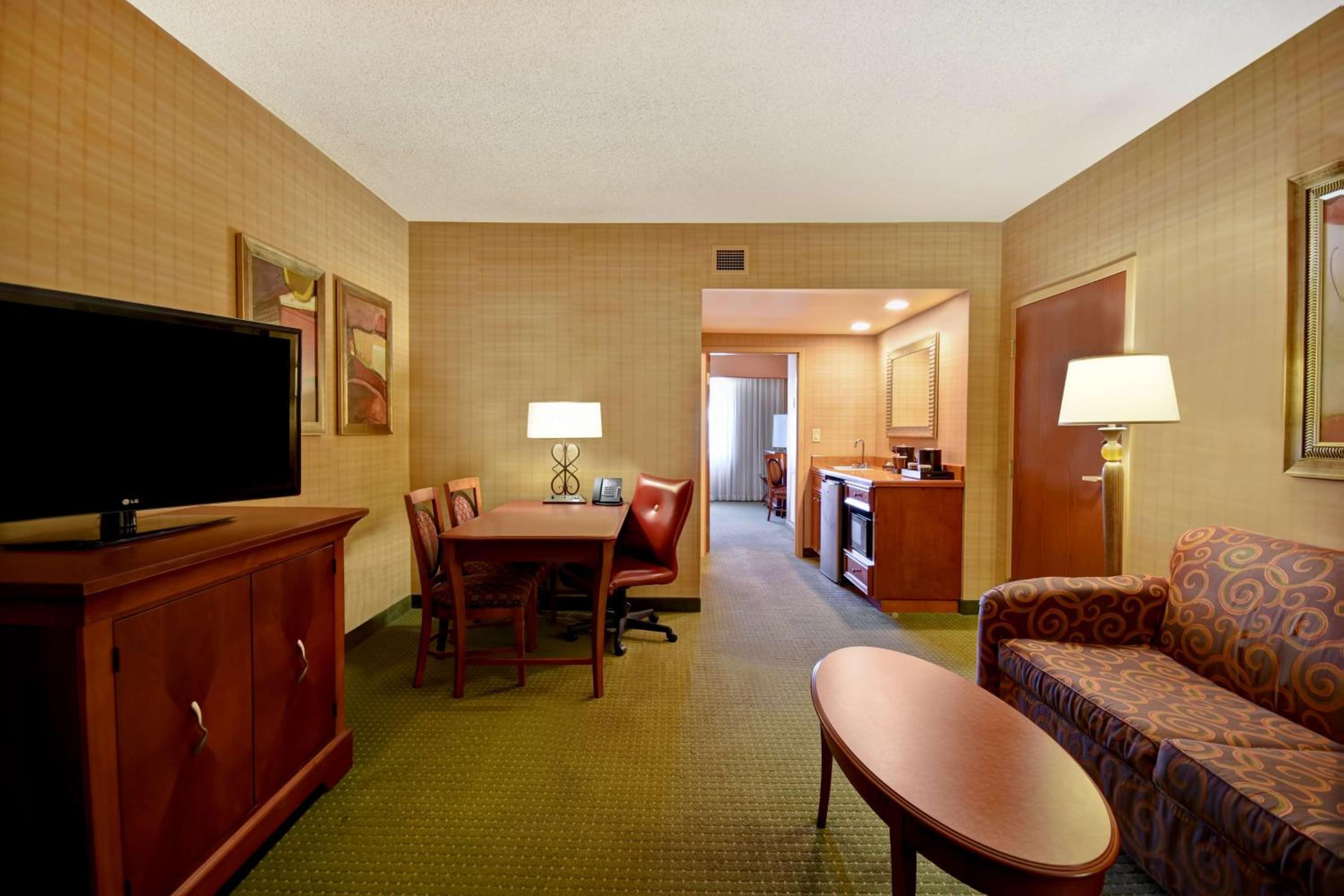 One-Bedroom King Suite - Photo 5