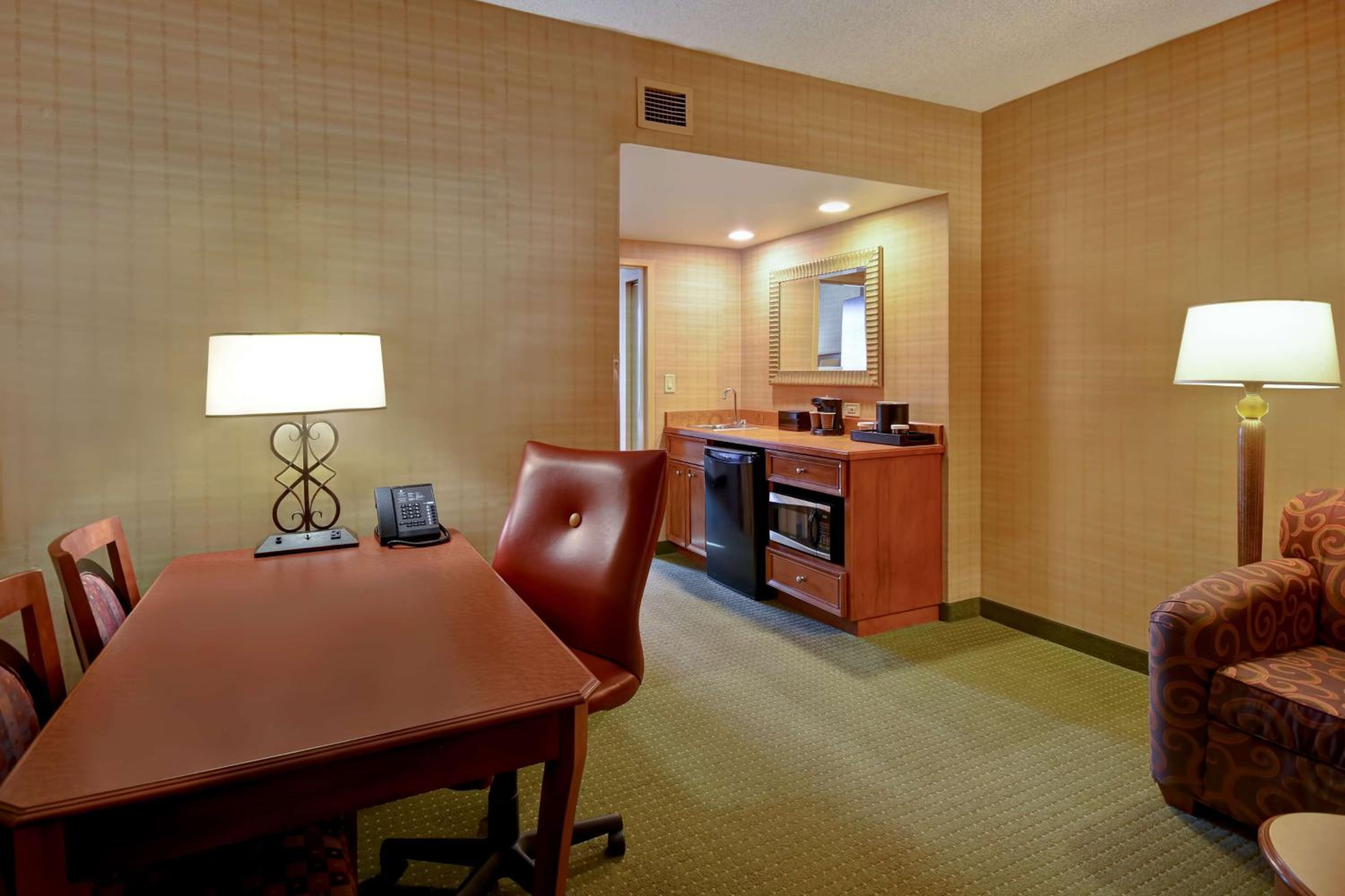 One-Bedroom King Suite - Photo 6