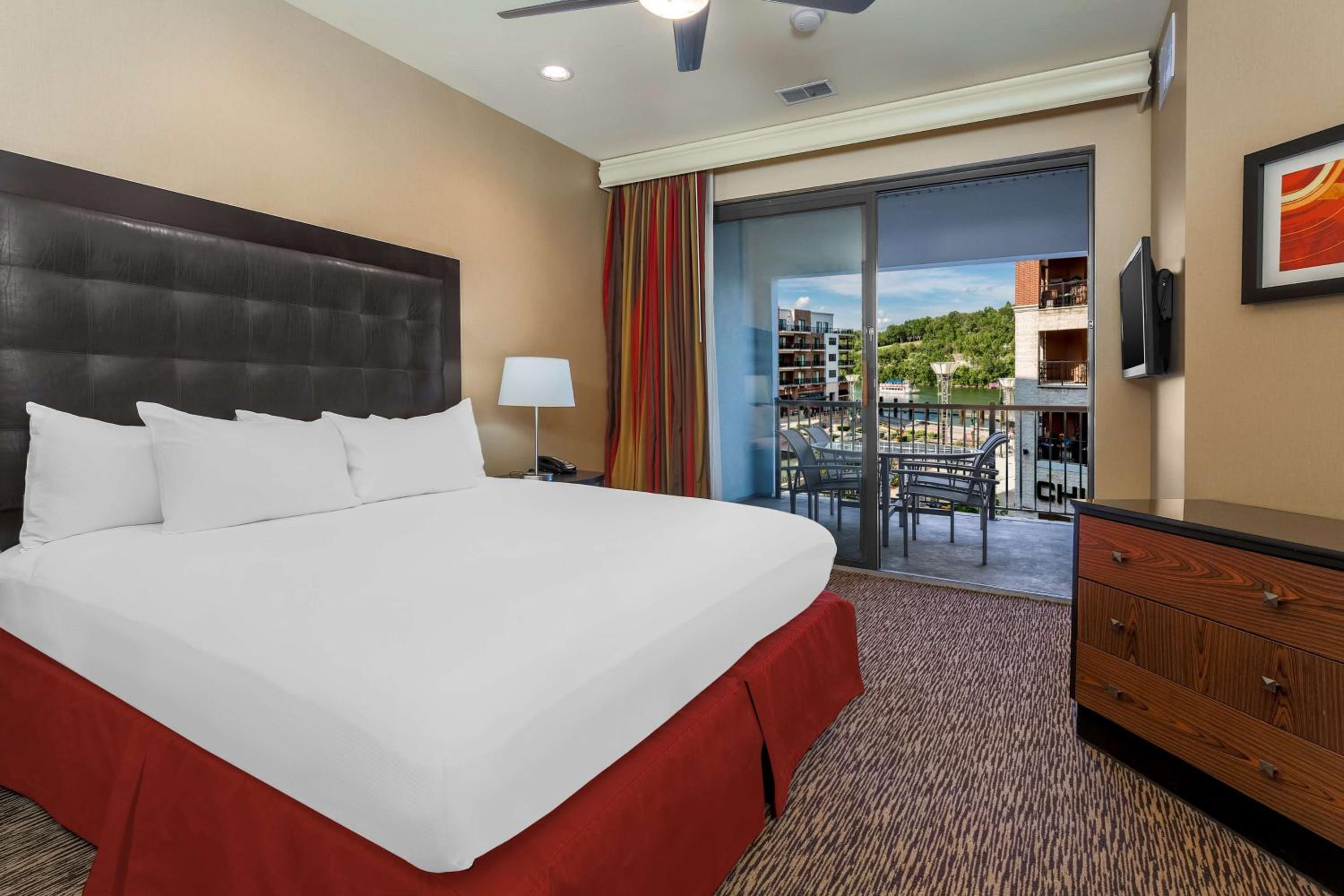 One-Bedroom Condo with Fountain View - Photo 4