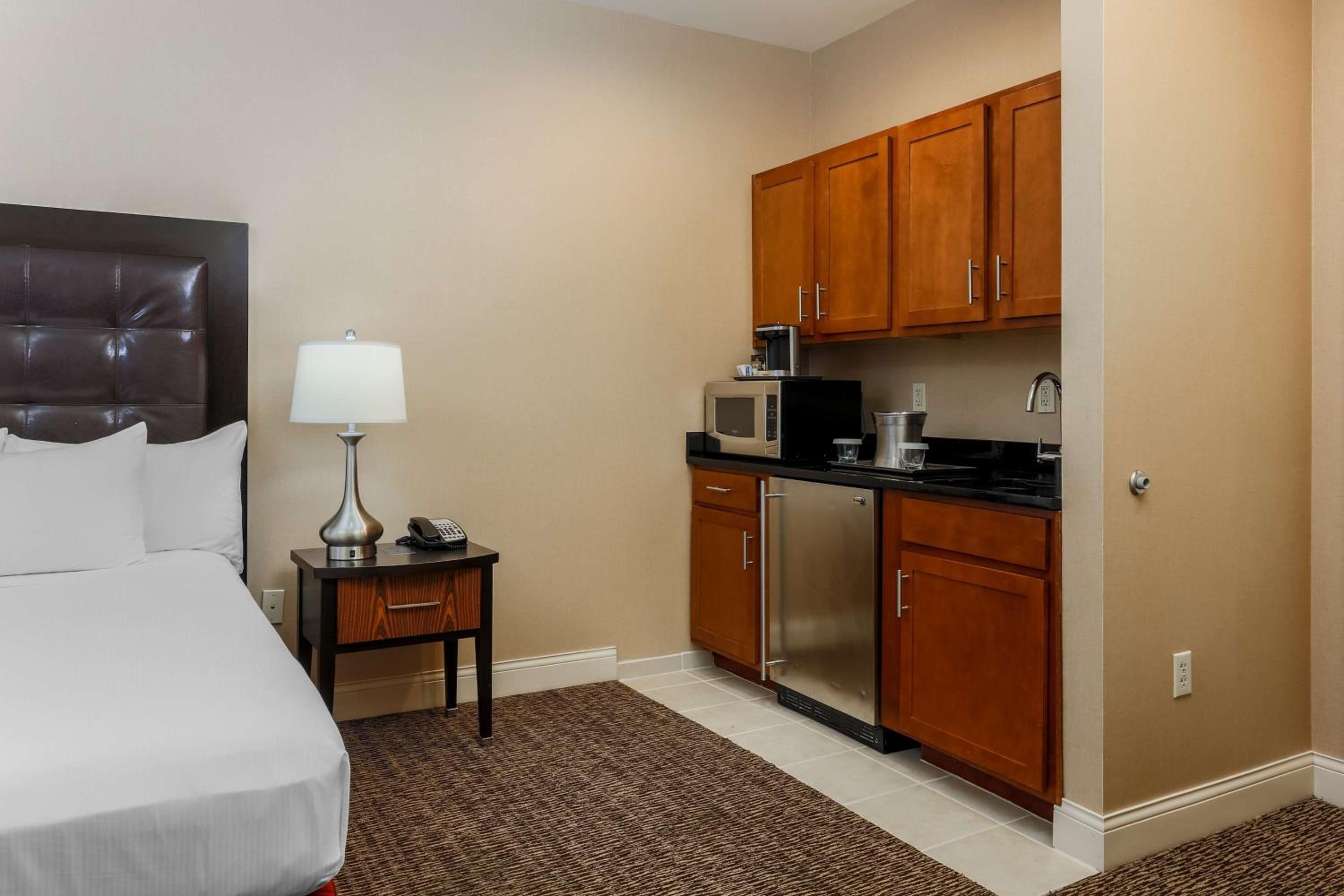 Superior King Room - Non-Smoking - Photo 2