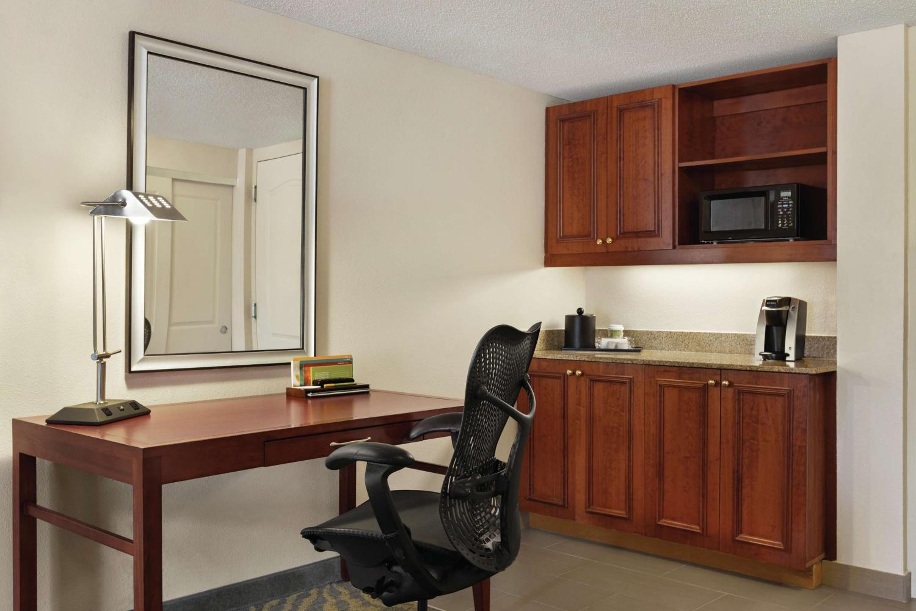 King Suite with Whirlpool - Photo 3