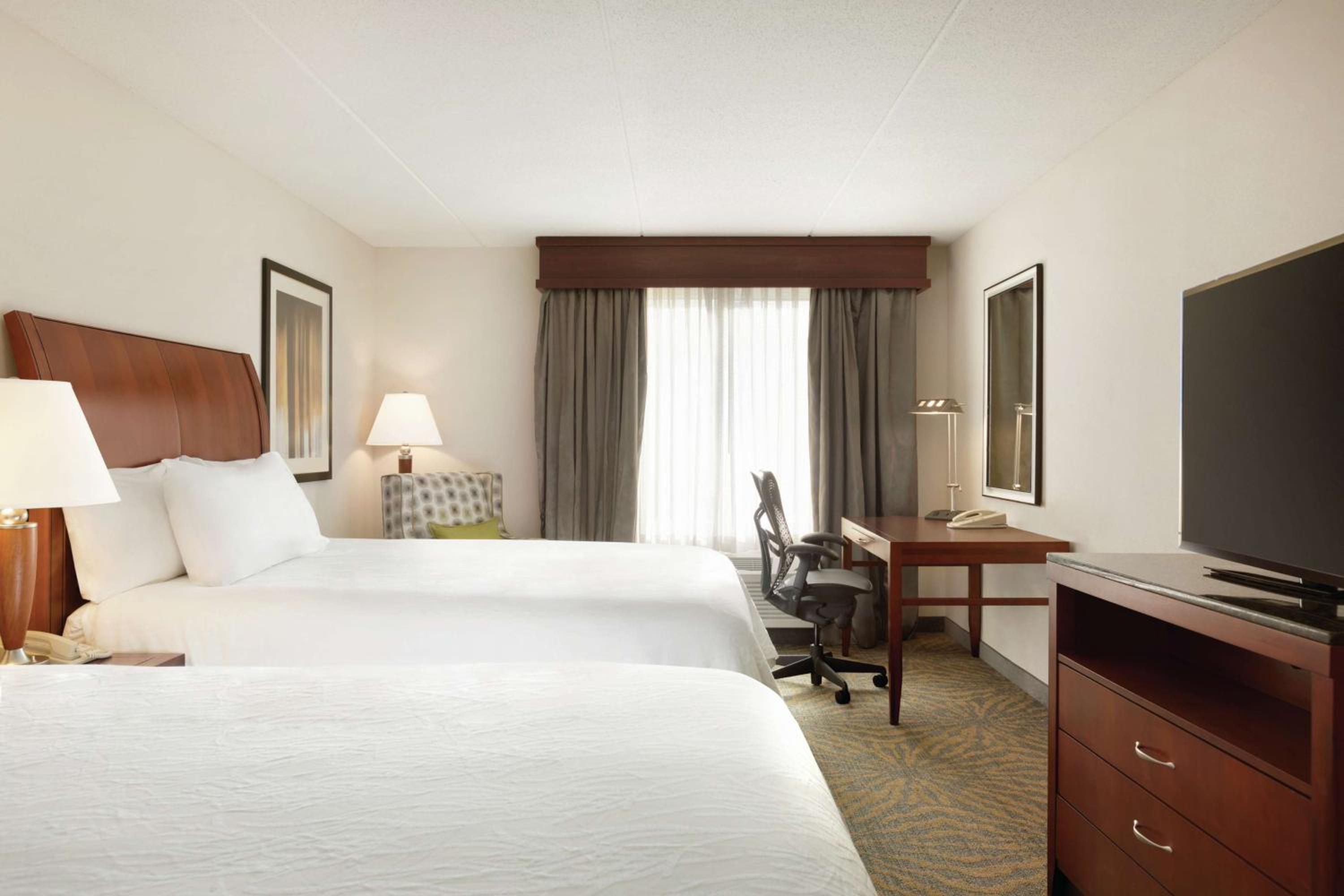 Queen Room with Two Queen Beds - Photo 2