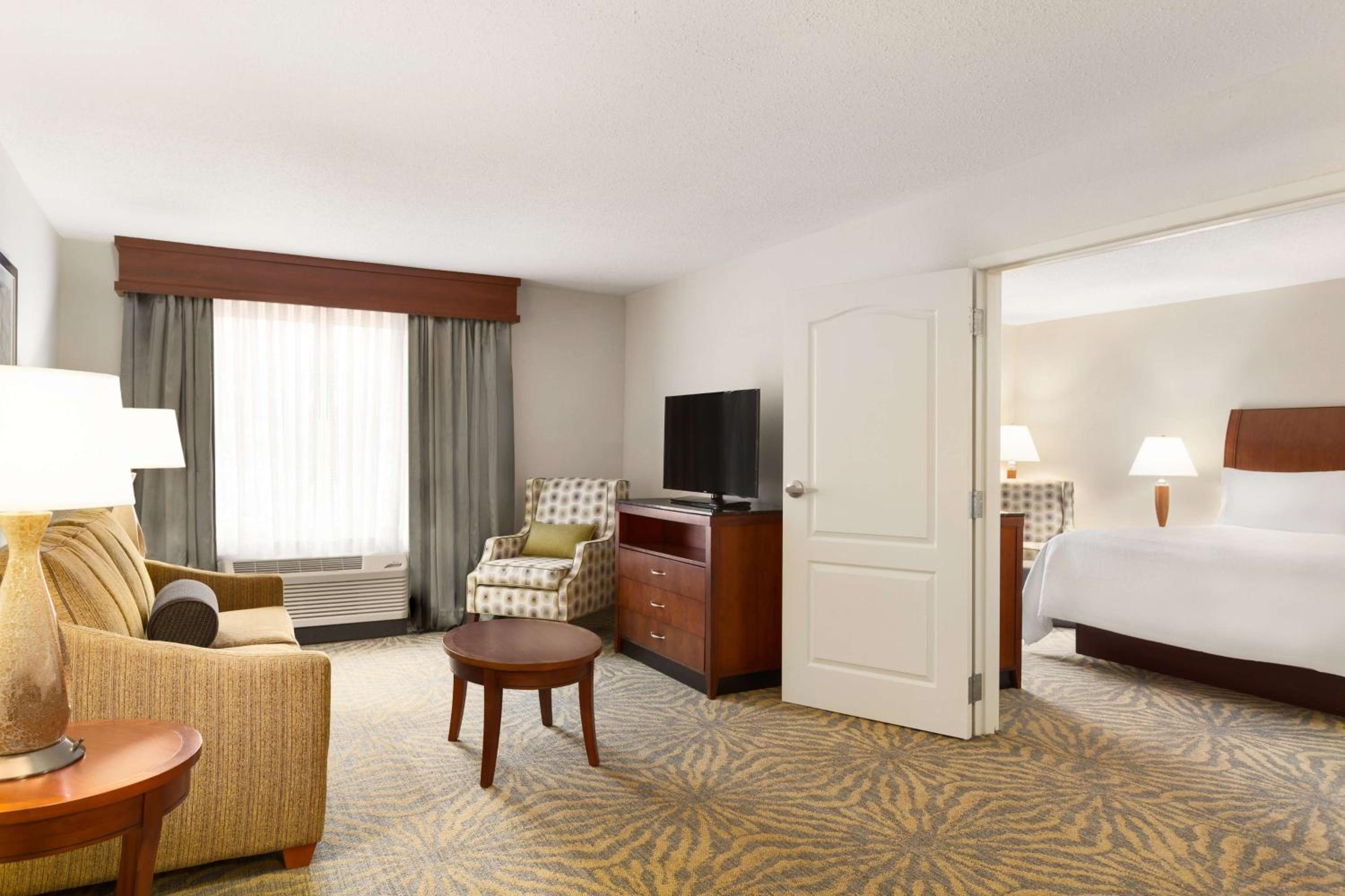 King Suite with Whirlpool - Photo 5