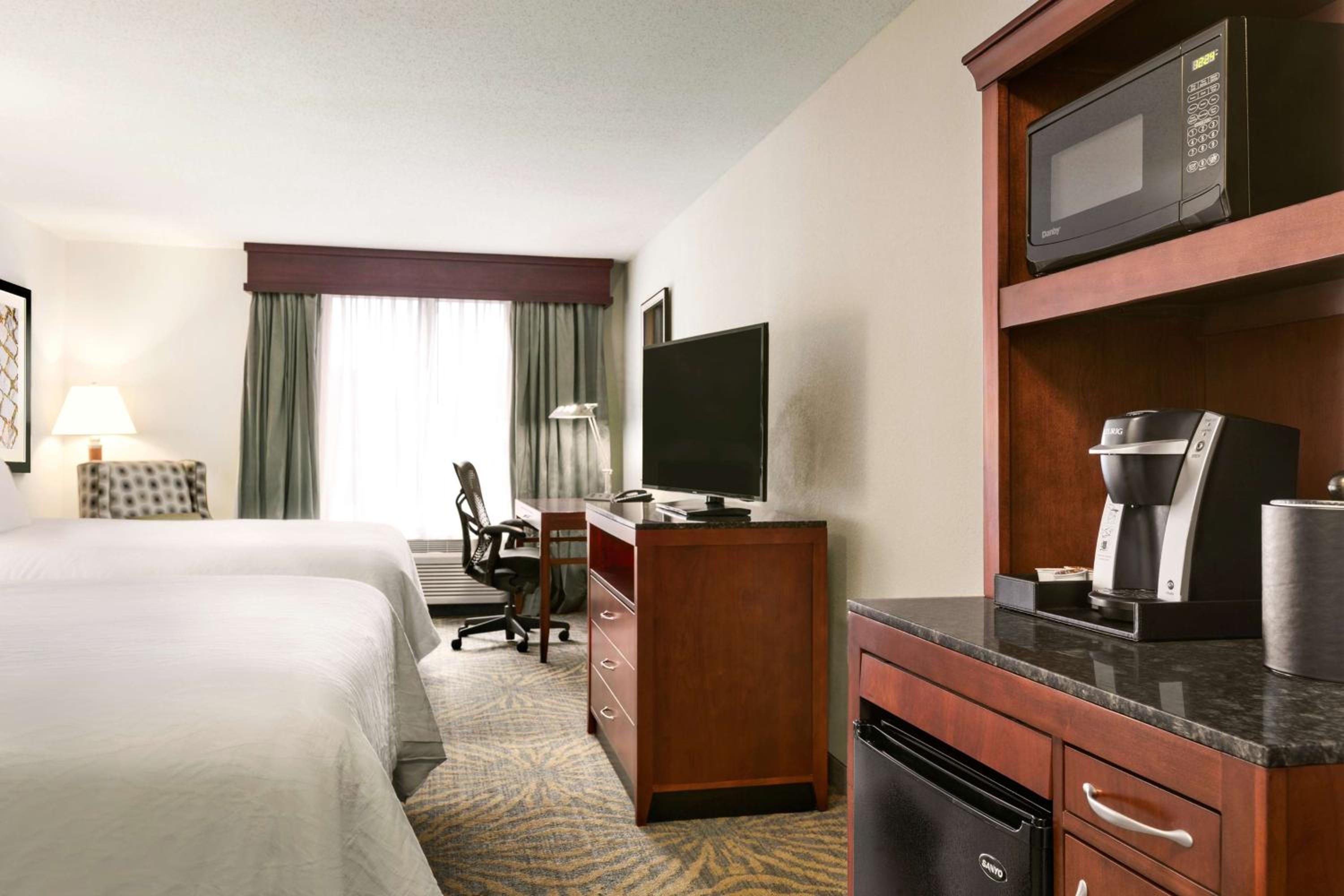 Queen Room with Two Queen Beds - Photo 3