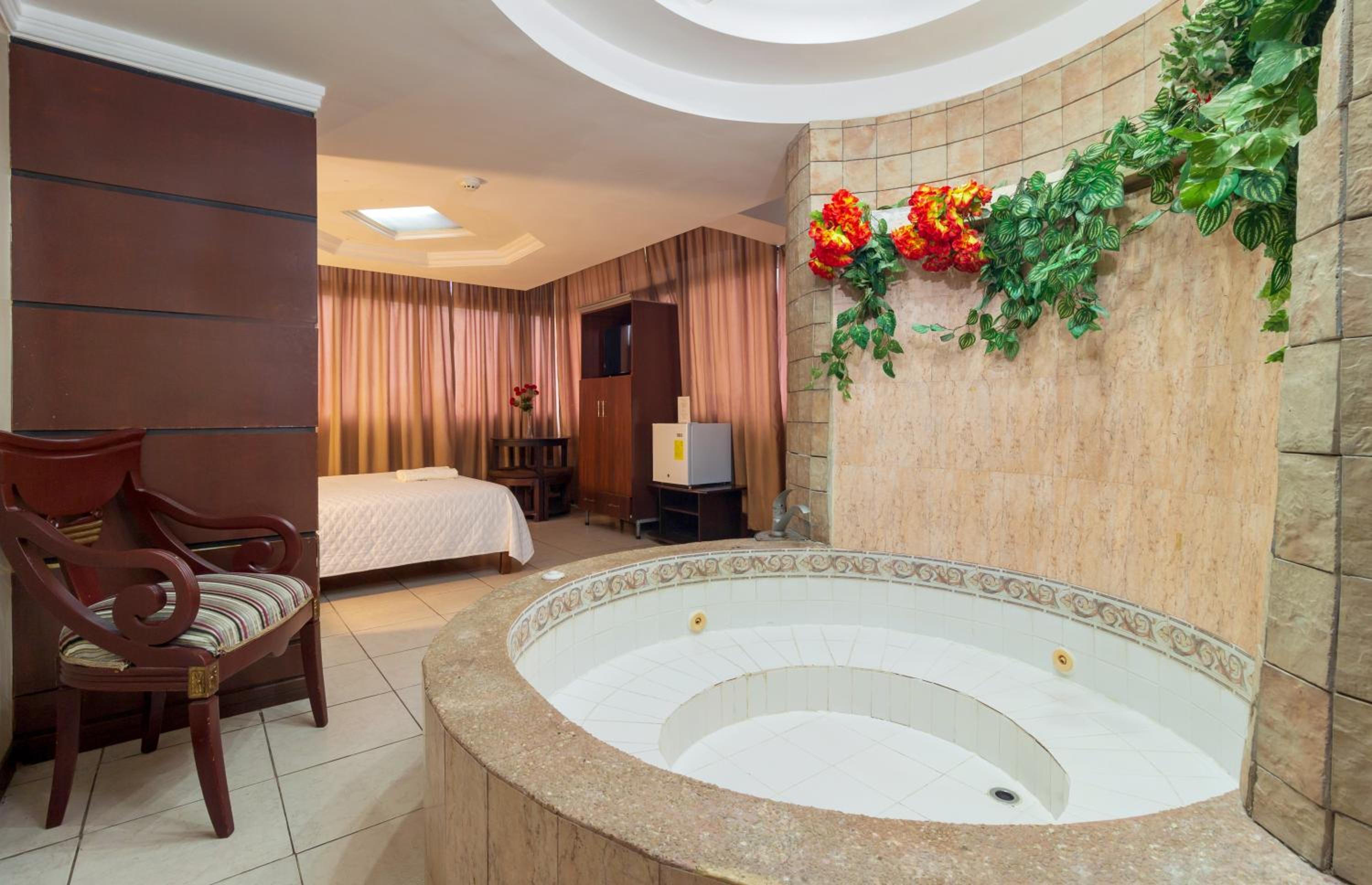 Queen Room with Spa Bath photo 1