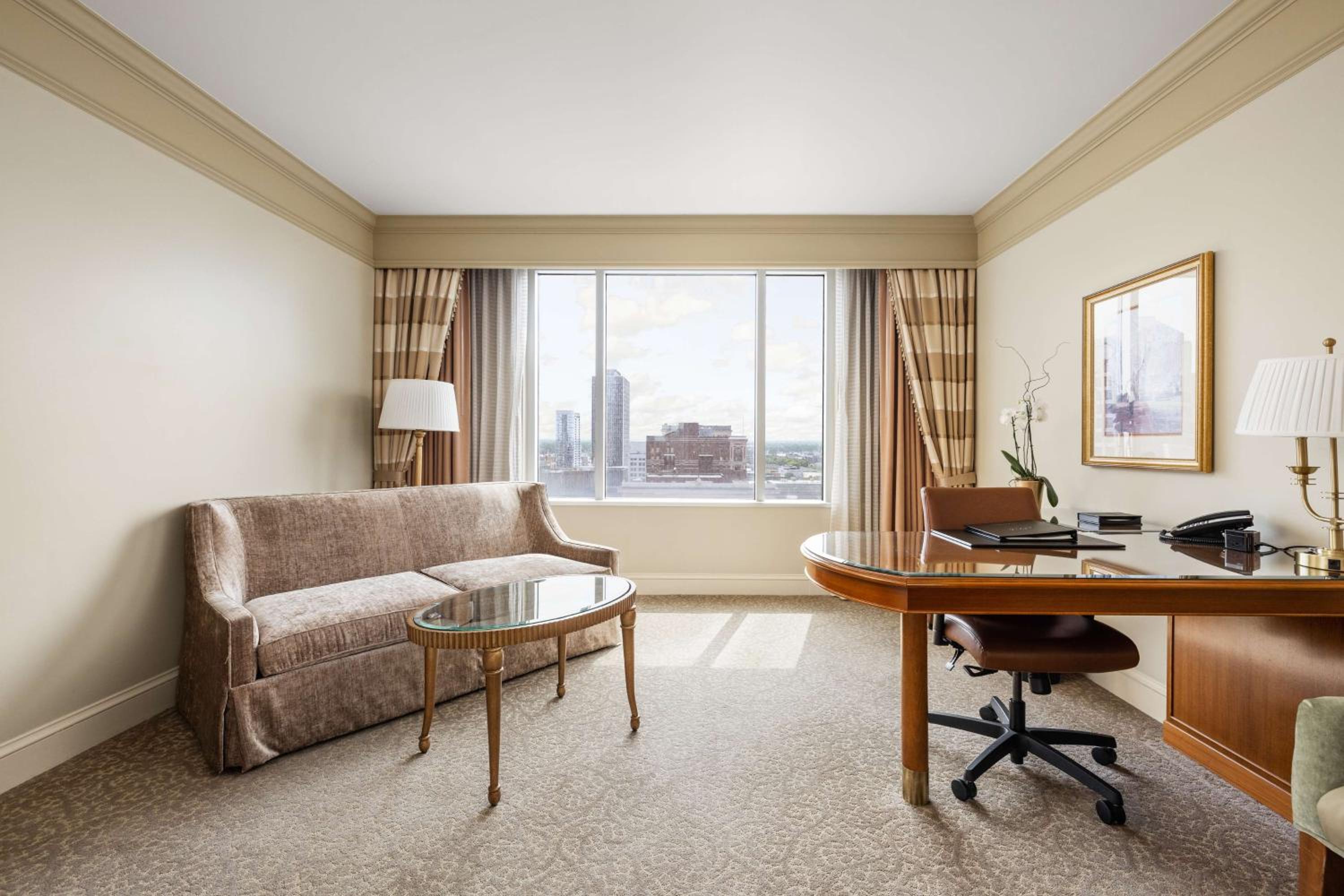 Deluxe King Room - Photo 3