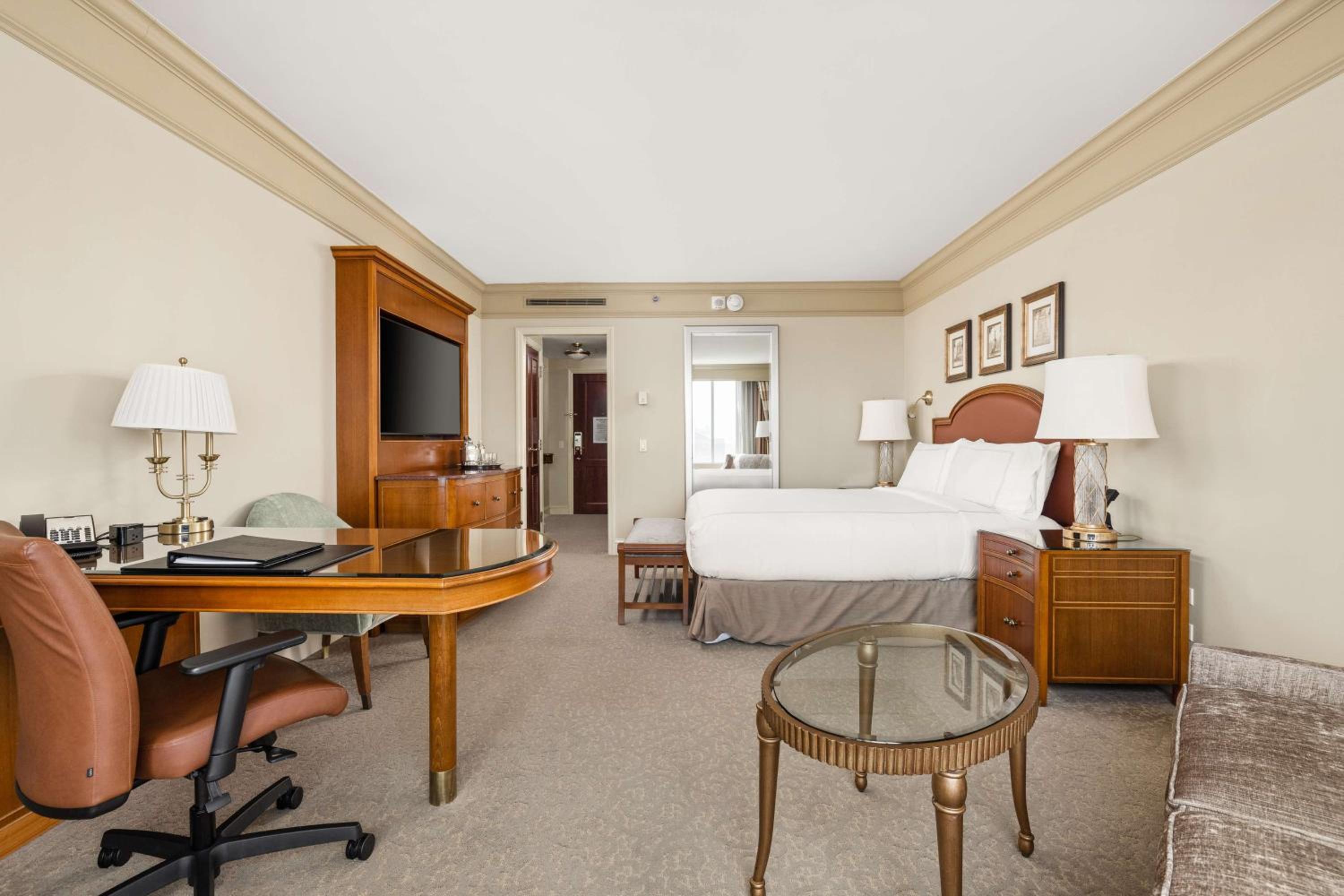 Deluxe King Room - Photo 4