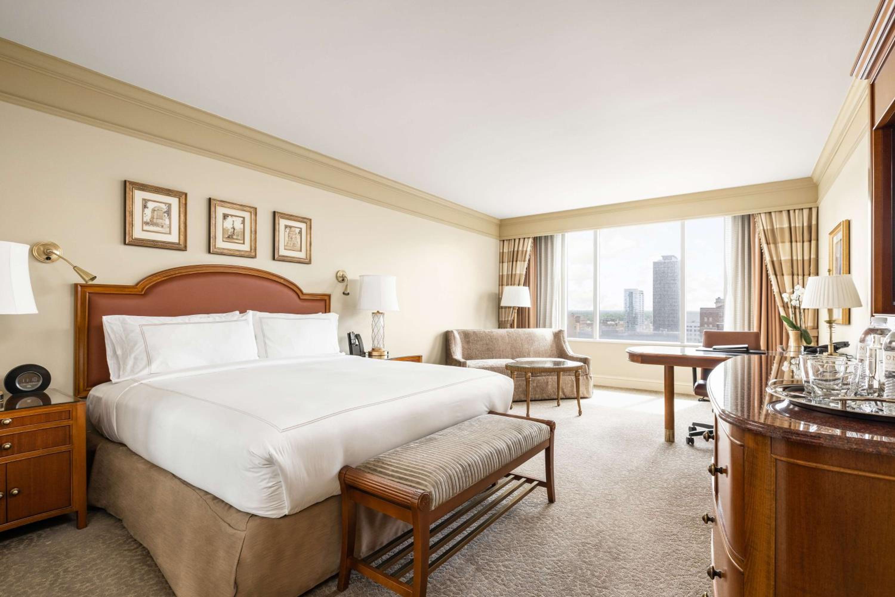 Deluxe King Room - Photo 2