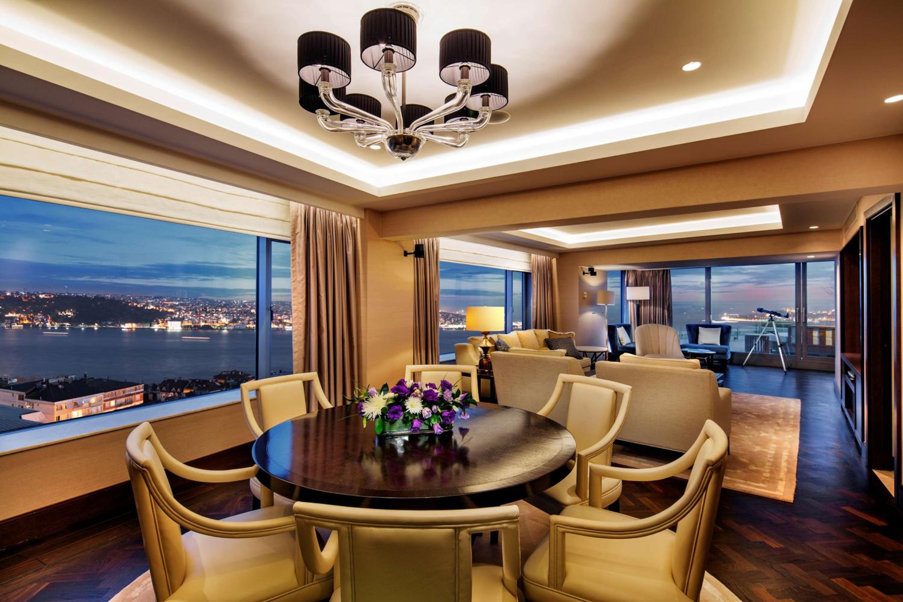 Ambassador Suite - Lounge Access