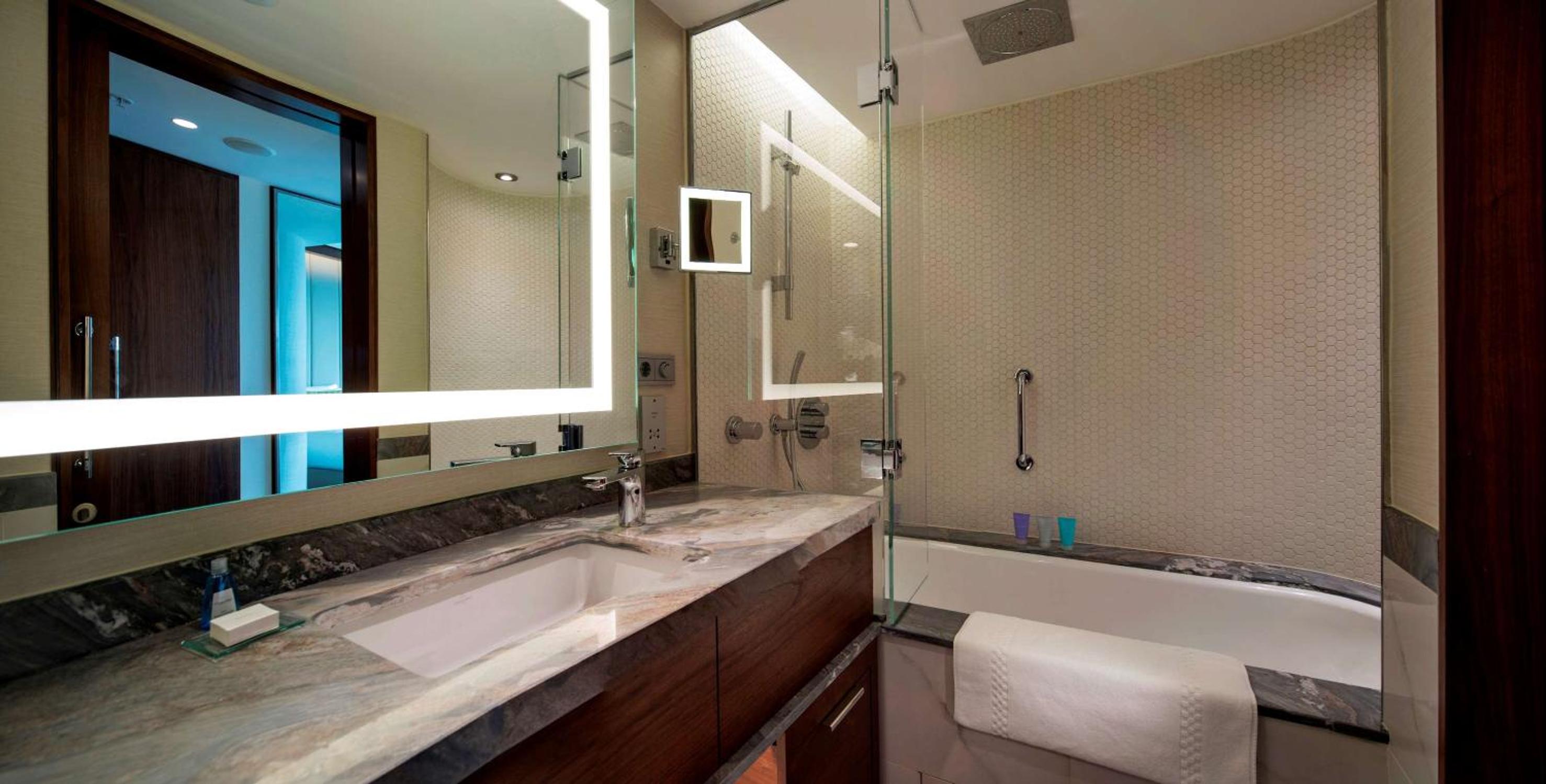 Deluxe King Room with Park View