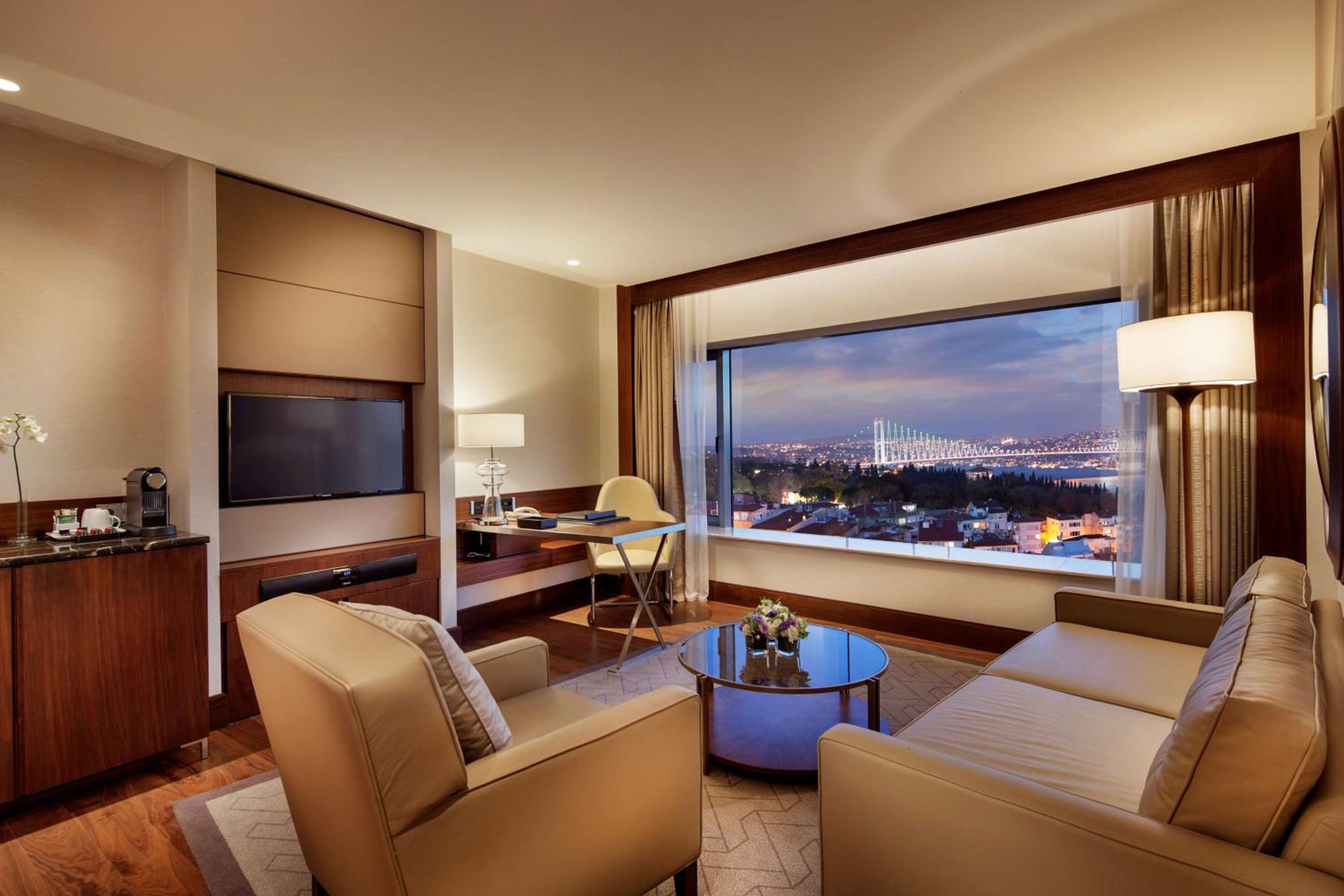 Bosphorus Suite with Lounge Access