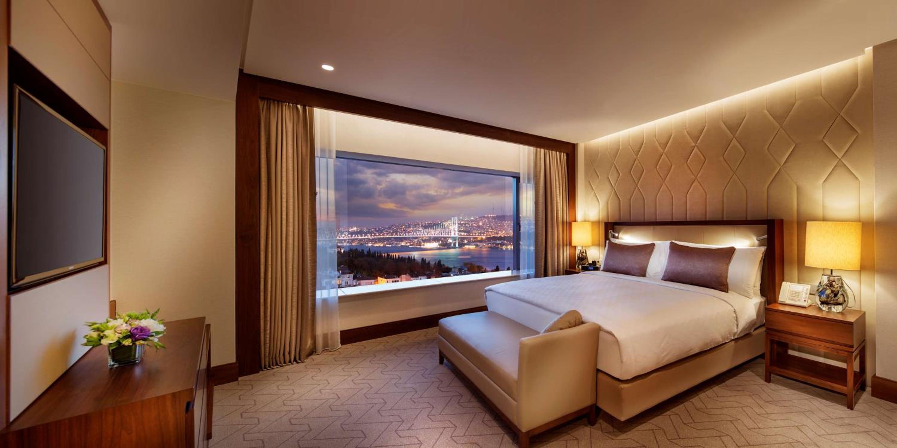 Bosphorus Suite with Lounge Access thumbnail 5