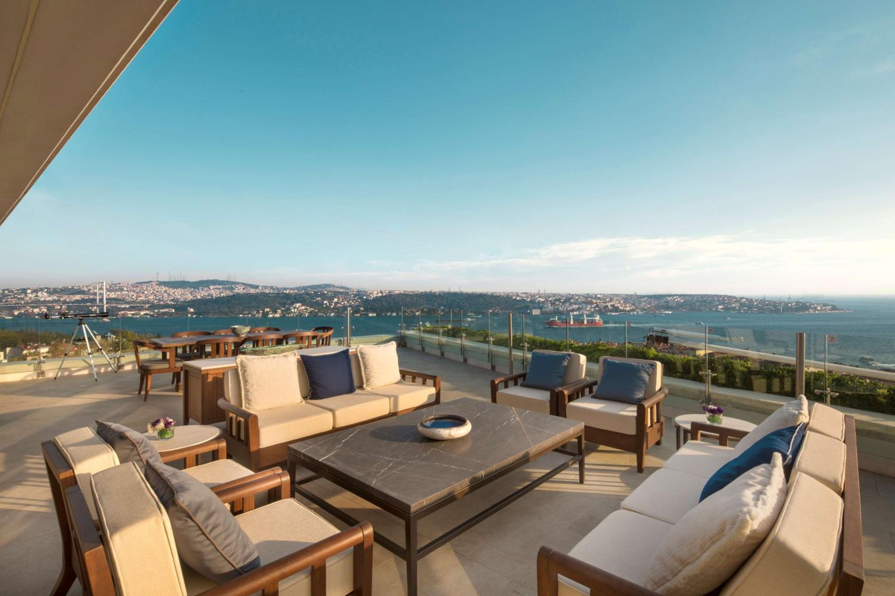 Presidential Suite - Lounge Access