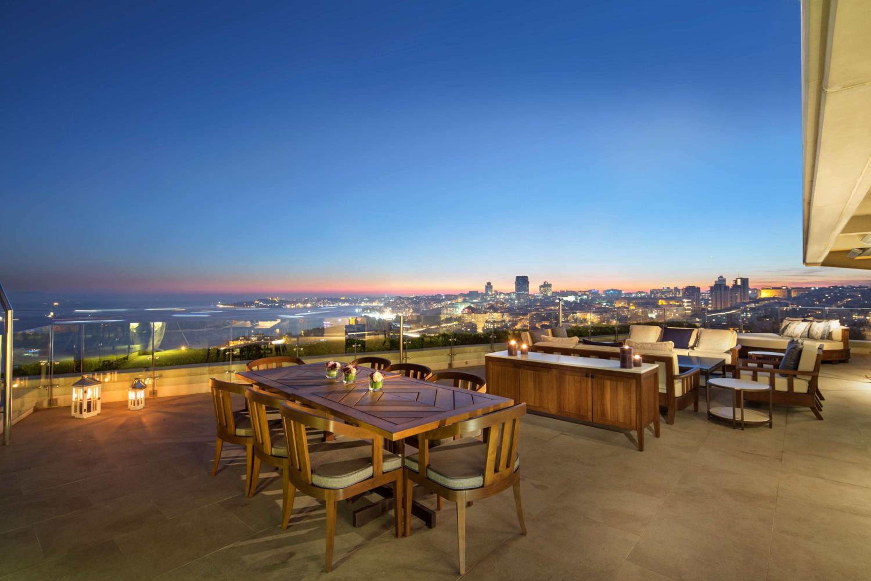 Presidential Suite - Lounge Access