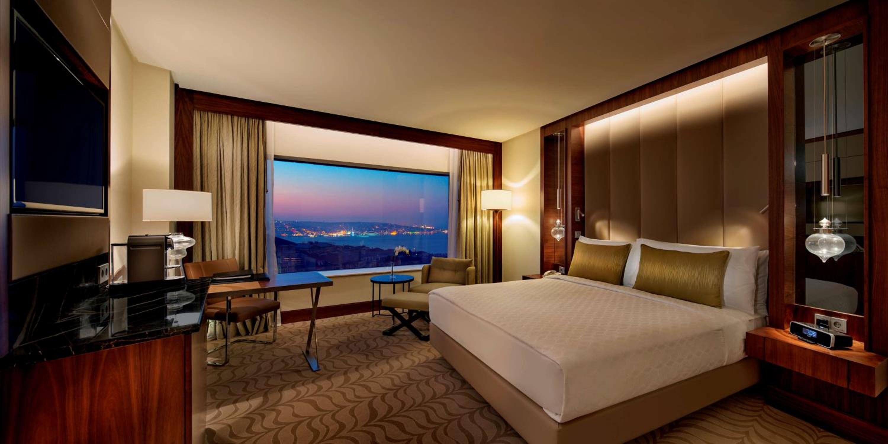 Deluxe King Room With Partial Bosphorus View