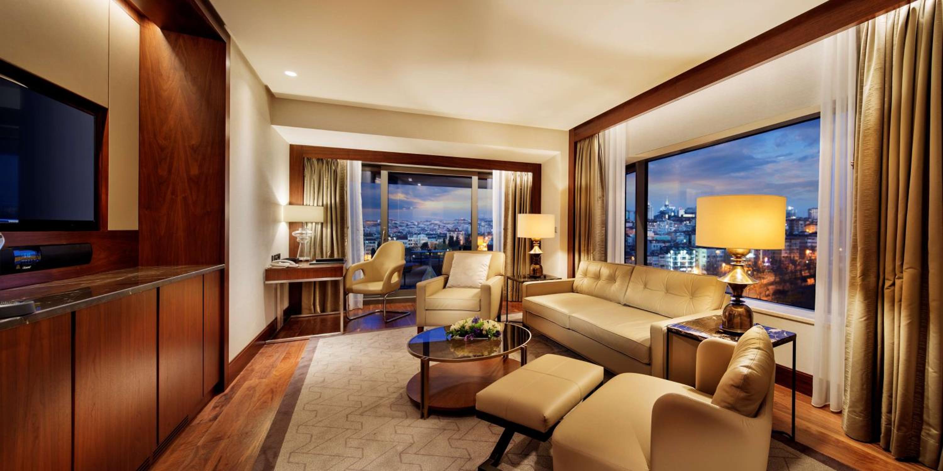 Park Suite with Balcony - Lounge Access